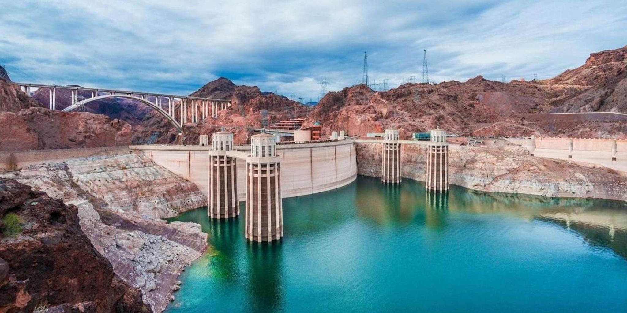 Las Vegas Hoover Dam and Seven Magic Mountains Tour