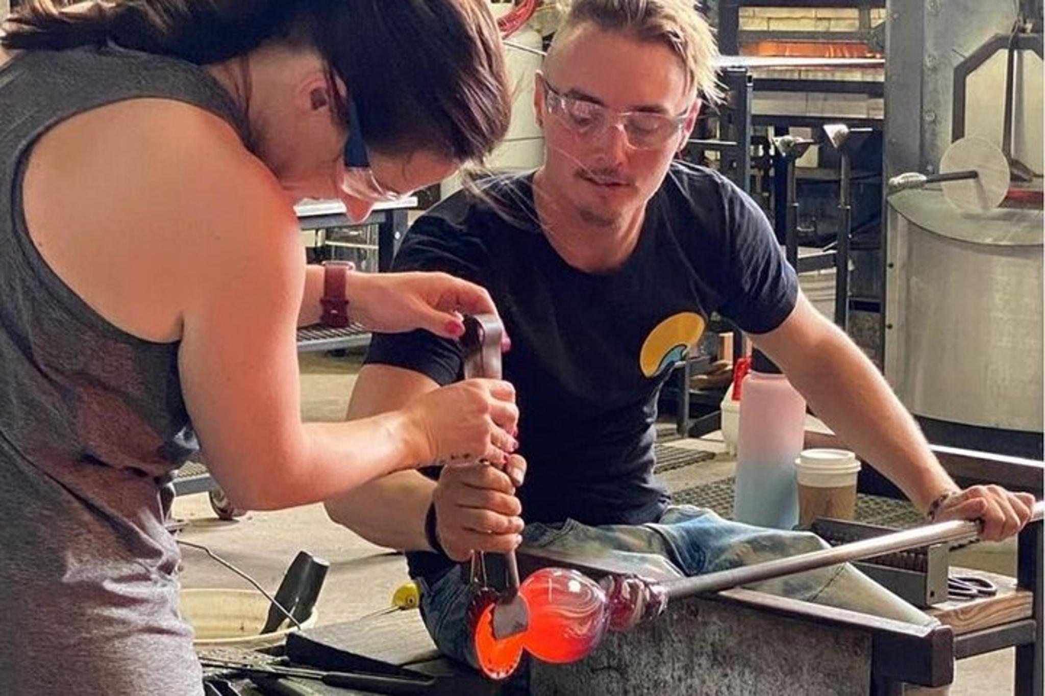 Ka'anapali Glassblowing Lesson - Image 4