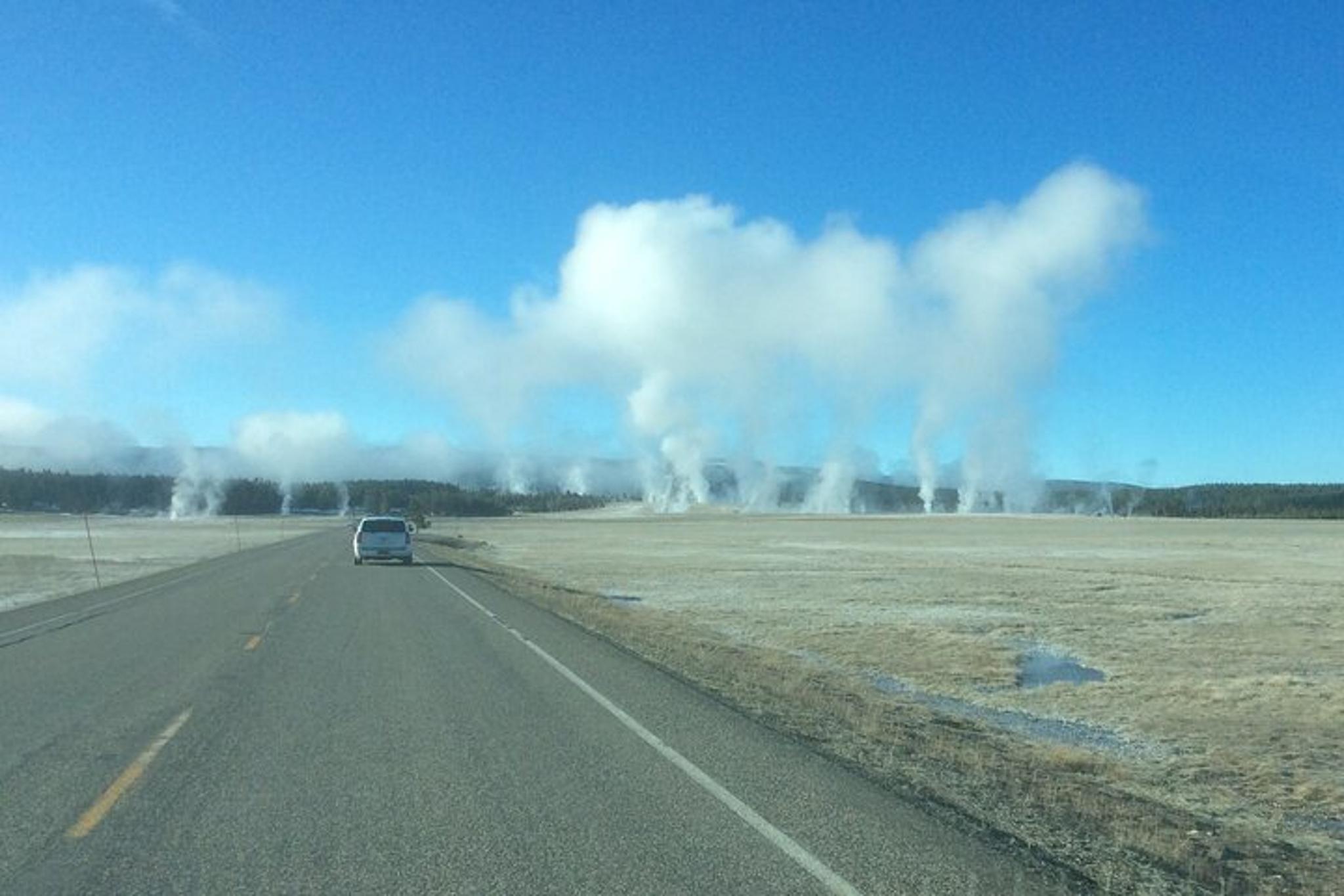 Yellowstone National Park Tour with Lunch - Image 5