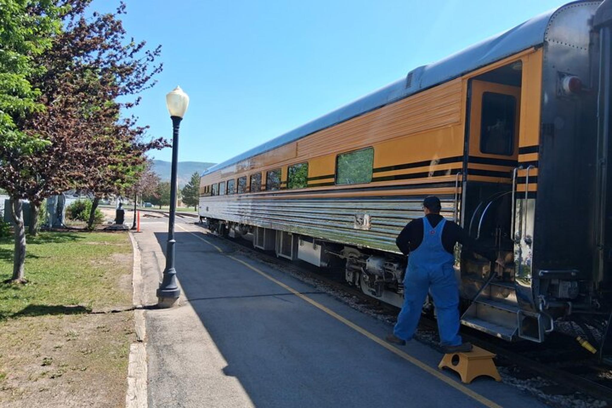 Heber Valley Railroad Tour and Deer Creek Reservoir - Image 4