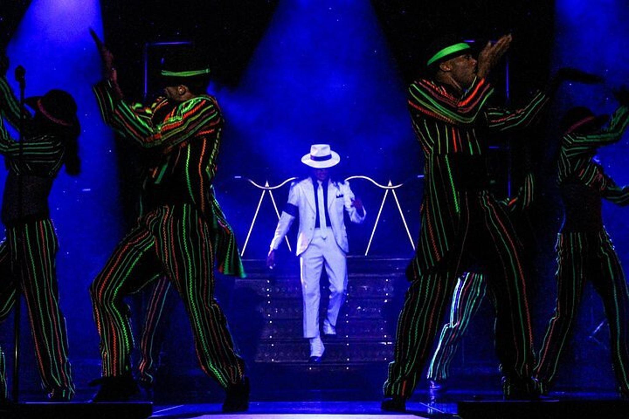 Las Vegas MJ Live Show at Harrahs Hotel - Image 4