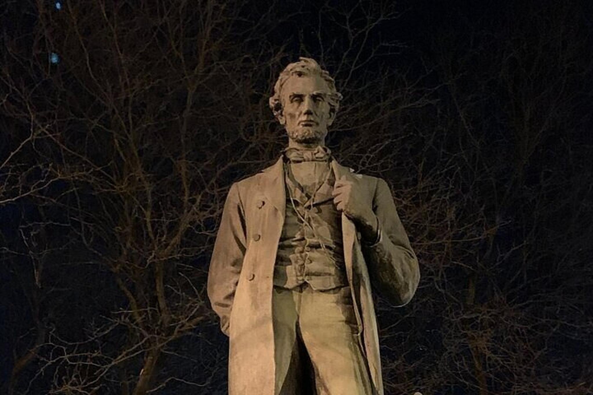 Chicago Ghost Investigation Tour in Lincoln Park - Image 4