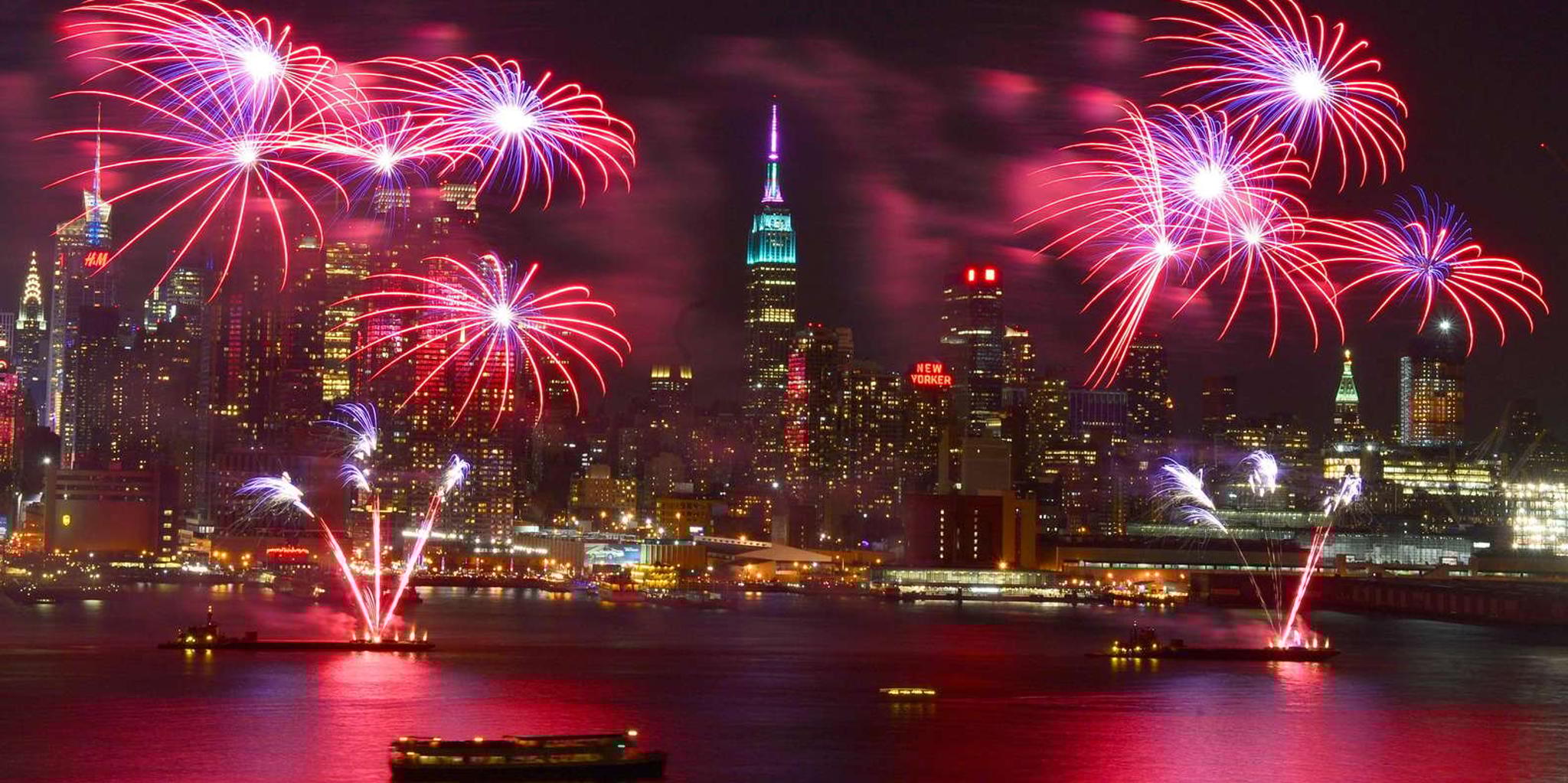 New York City Fireworks Cruise with Buffet & Drinks - Image 3