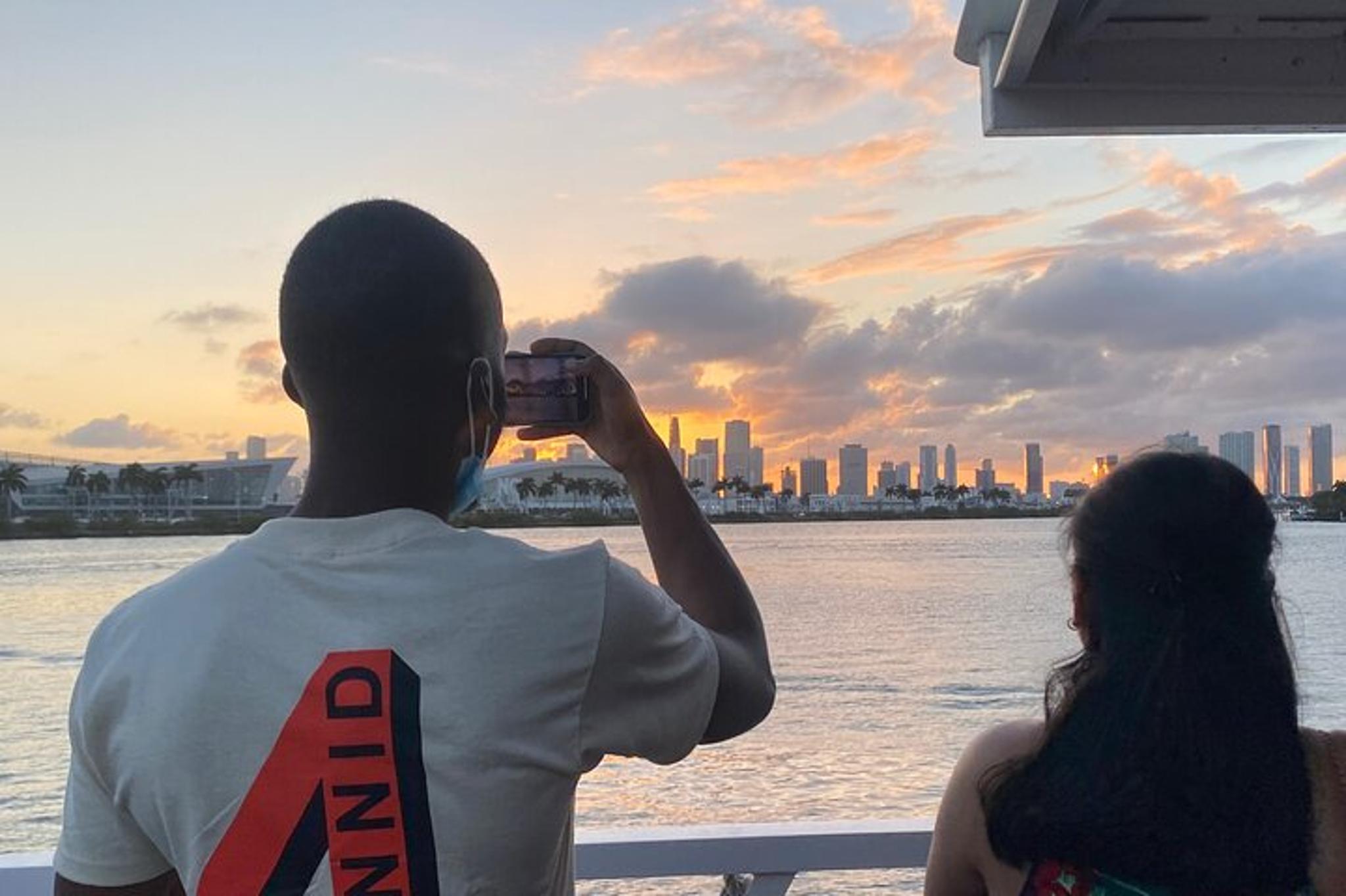Miami Skyline Sunset Cruise Biscayne Bay 75 min
