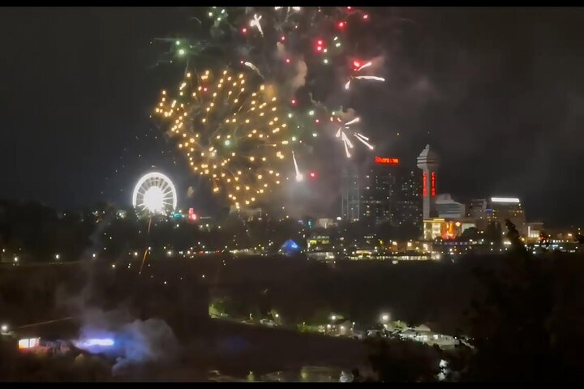Niagara Falls Rainbow Illumination Walking Tour - Image 3