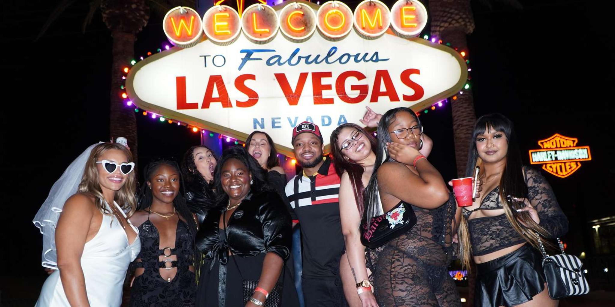 Las Vegas Hip-Hop Pool and Club Tour with Party Bus - Image 1