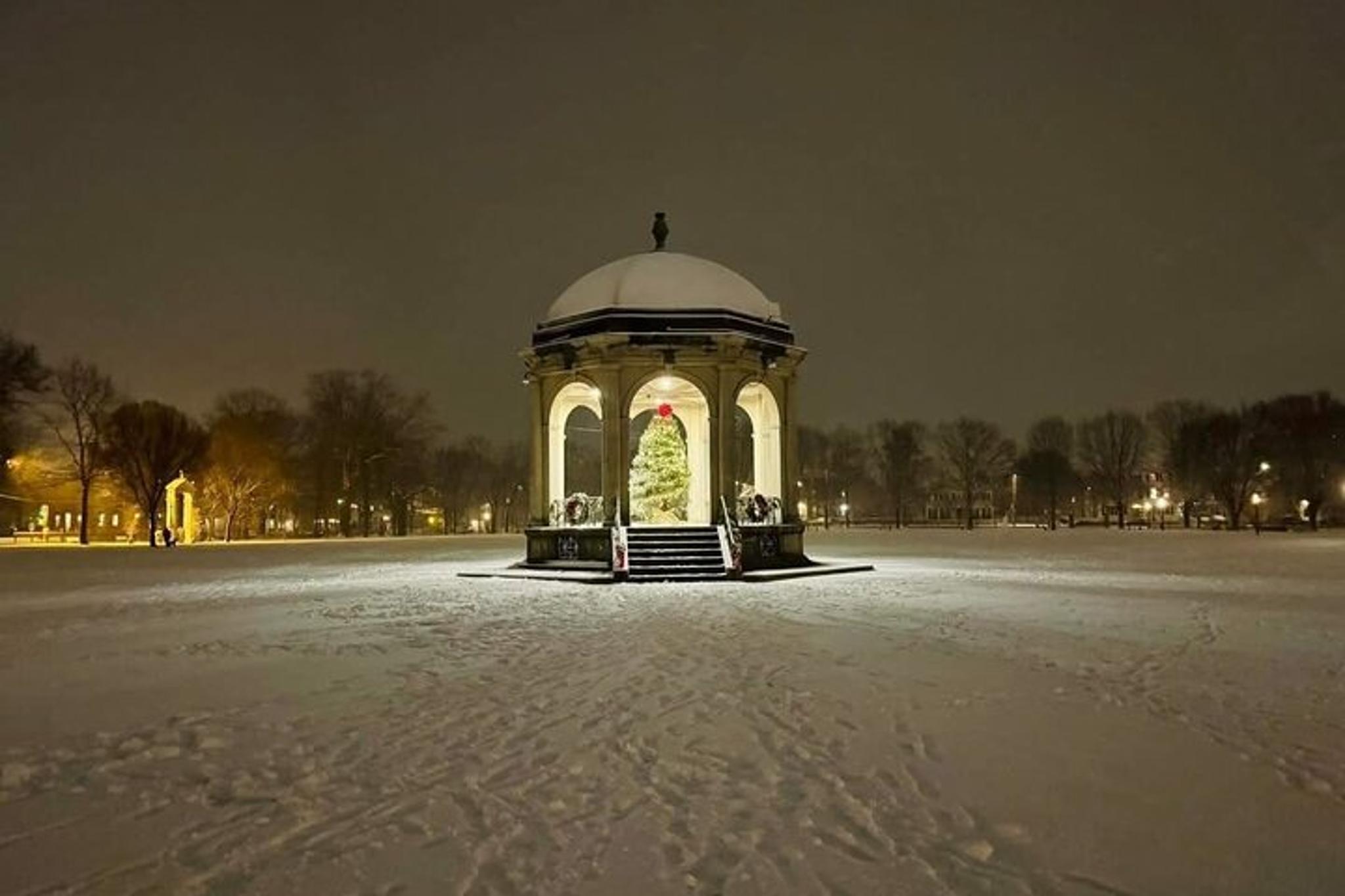 Salem Haunted Holiday Stroll - Image 4