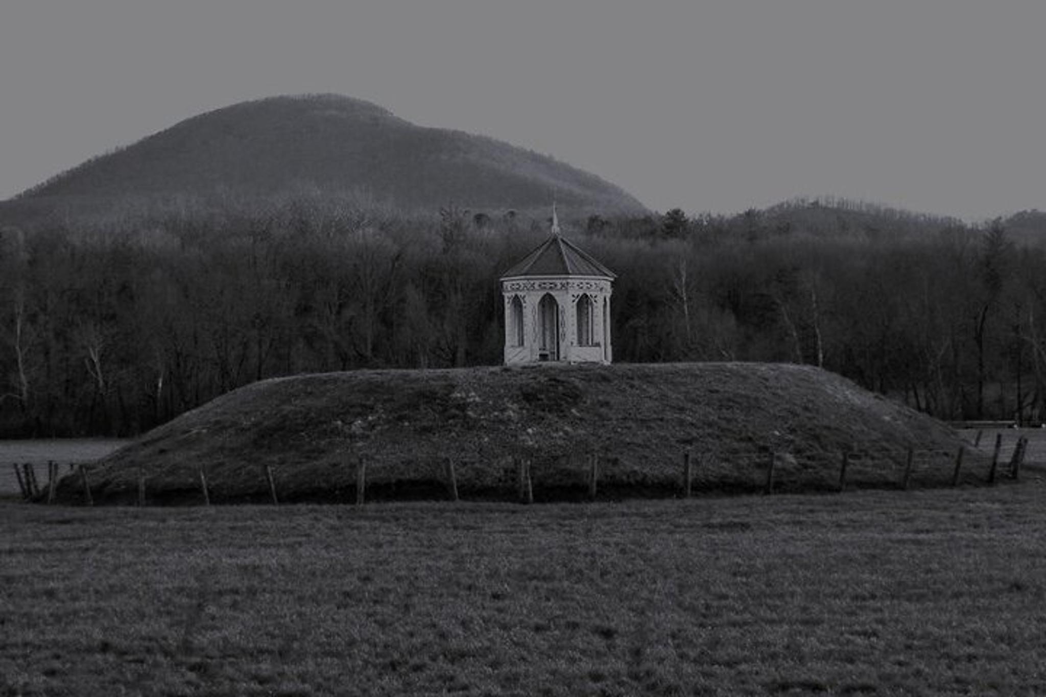 Helen Haunts and History Walk Tour 2 hr - Image 2