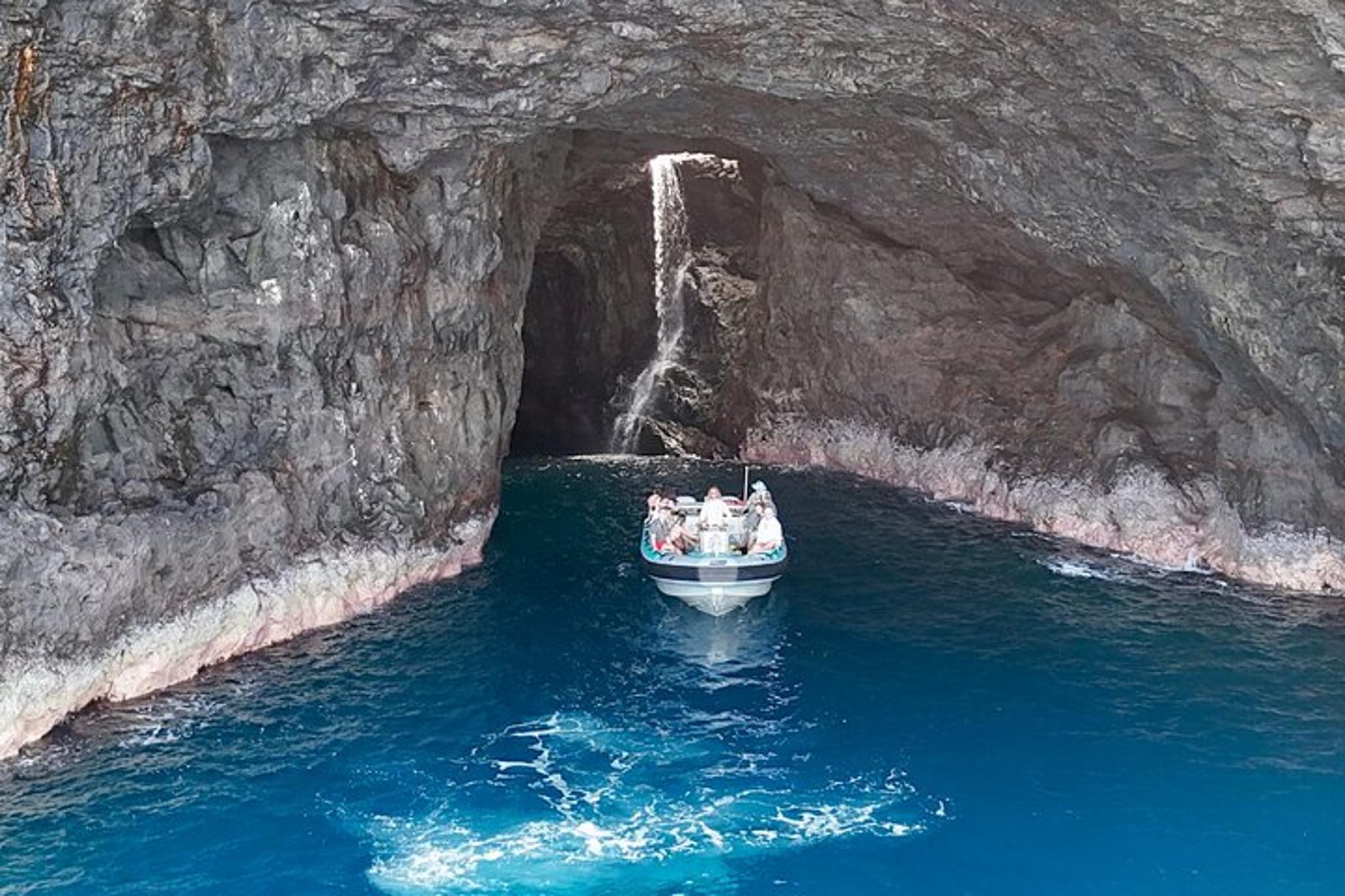 Kauai Nā Pali Coast Zodiac Raft Sea Caves Expedition - Image 4