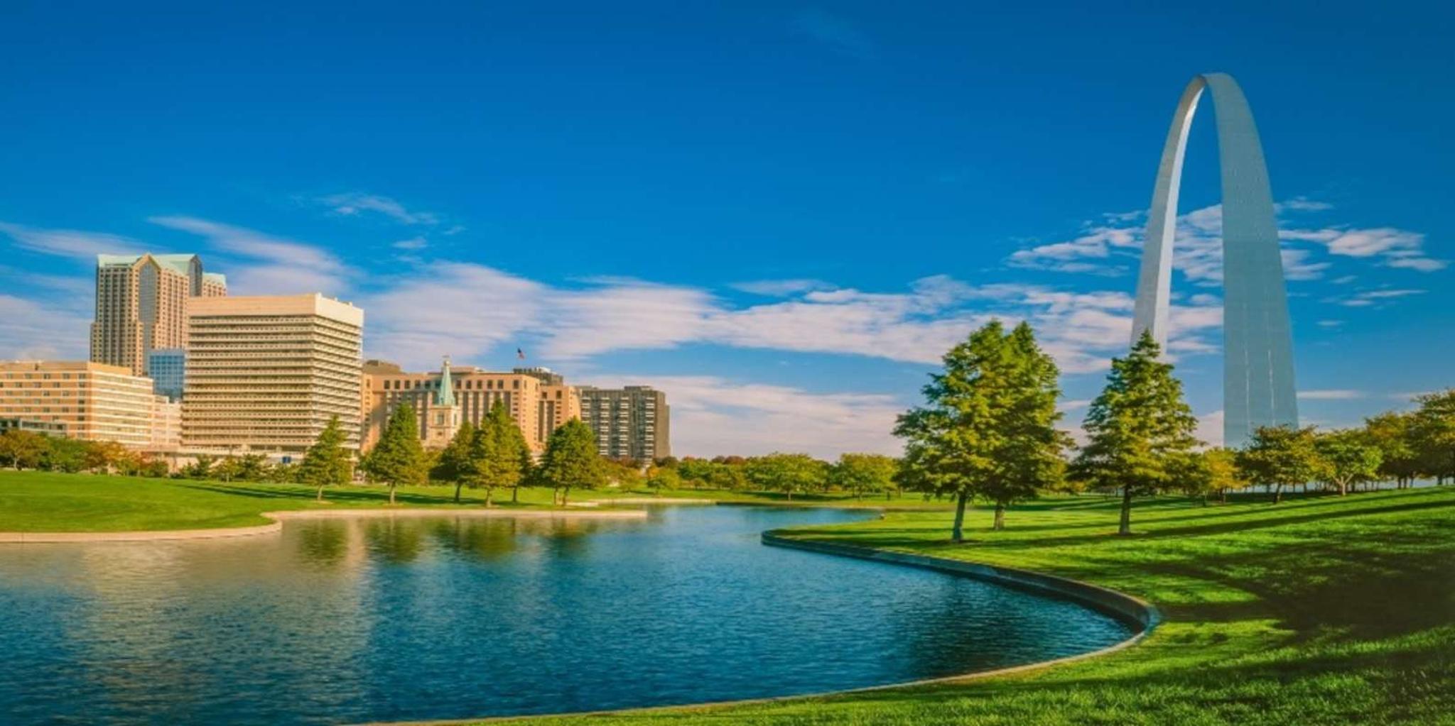 St Louis Driving Tour with Arch & River Cruise - Image 3