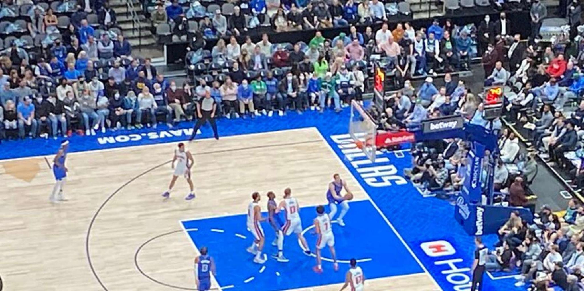 Dallas Sports Game Ticket at American Airlines Center - Image 3