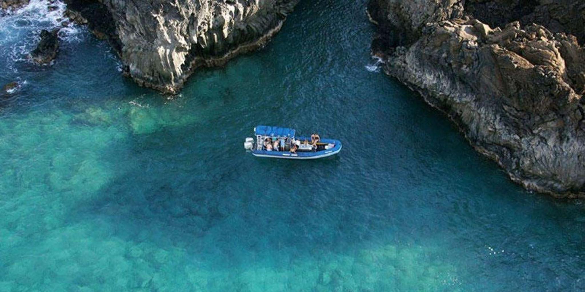 Kihei Sea Caves and Molokini Snorkel Tour