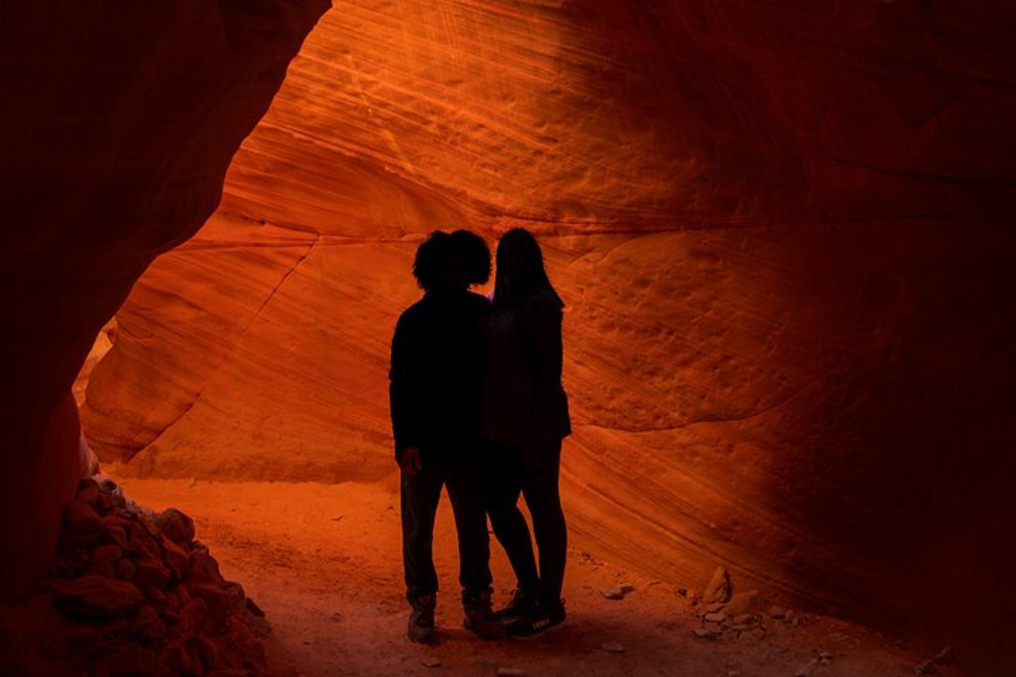Kanab Peek-a-Boo Slot Canyon Small Group Tour - Image 4