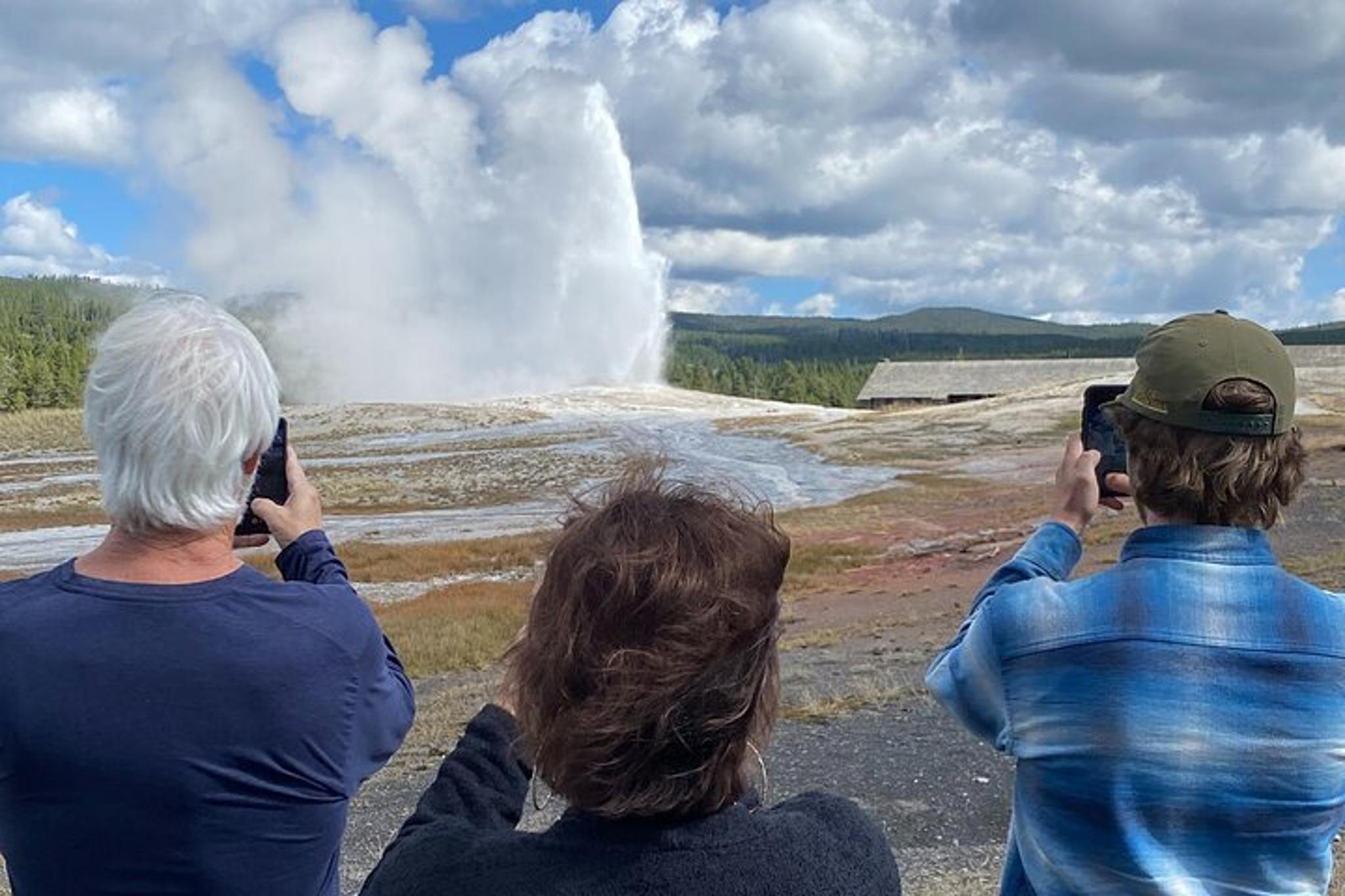 Jackson Yellowstone National Park Guided Tour Full Day - Image 2
