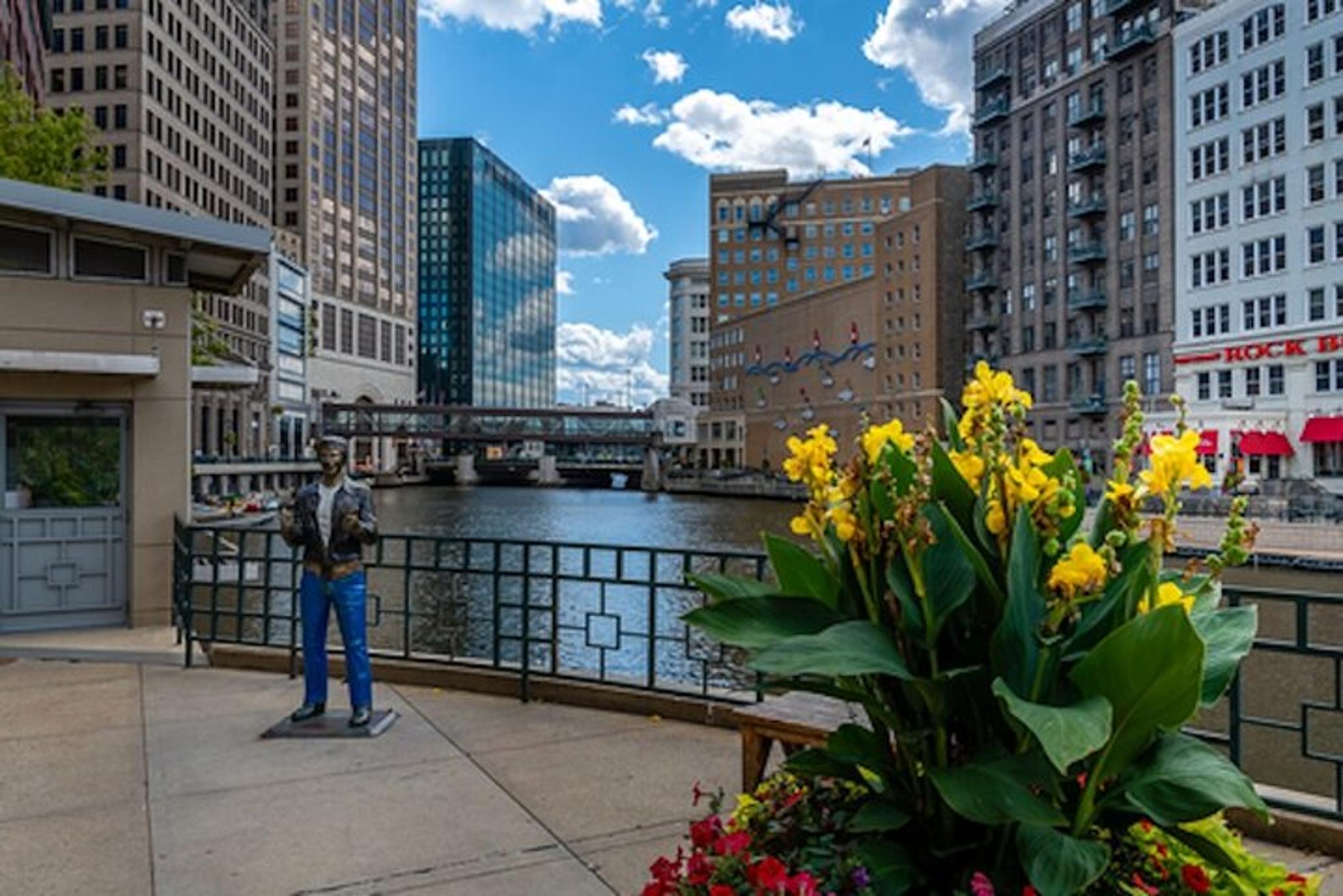 Milwaukee Historic Downtown Walking Tour - Image 4