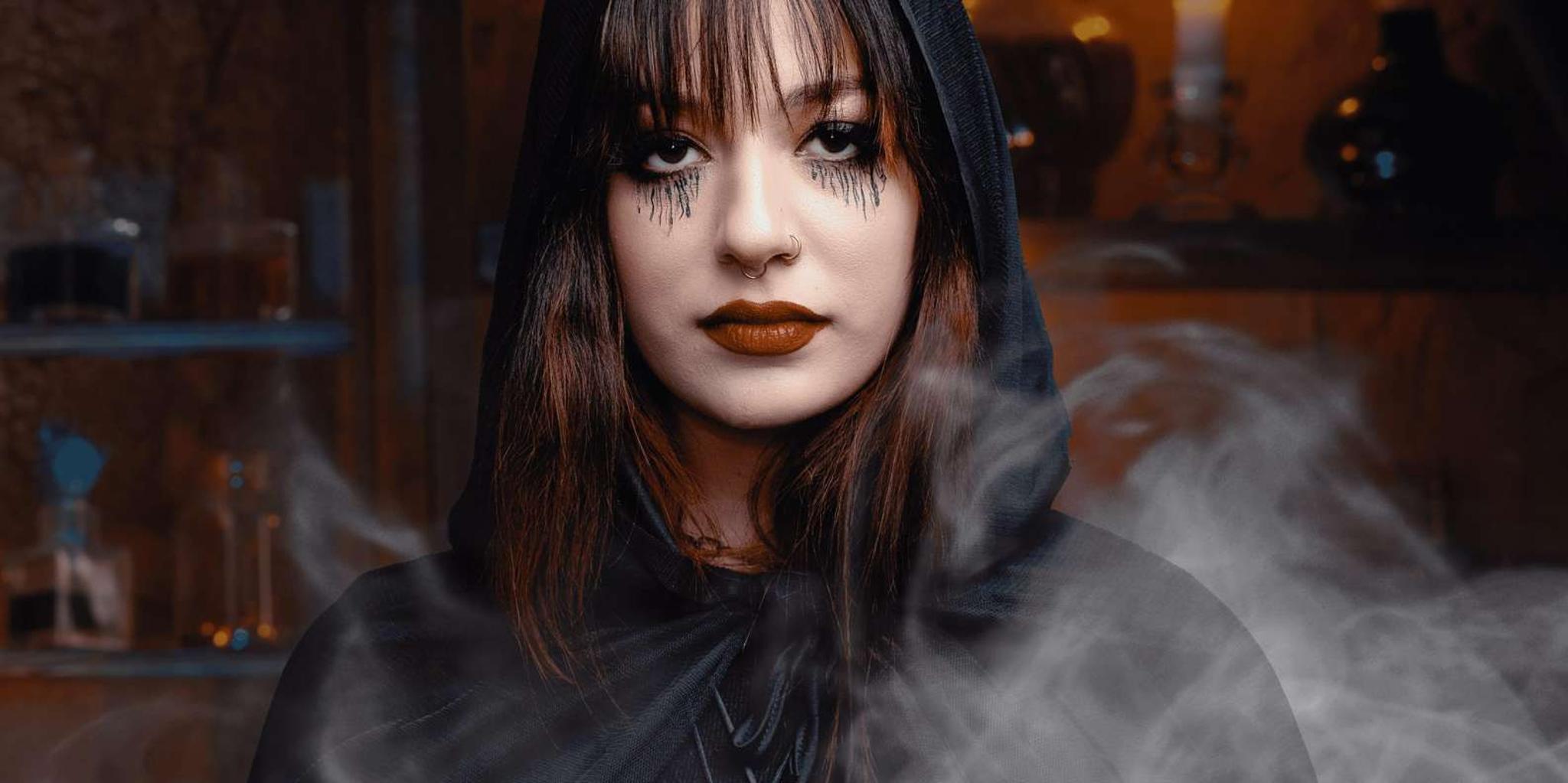 Salem Ghost Tour: Witches & Wicked Whispers 1 hr