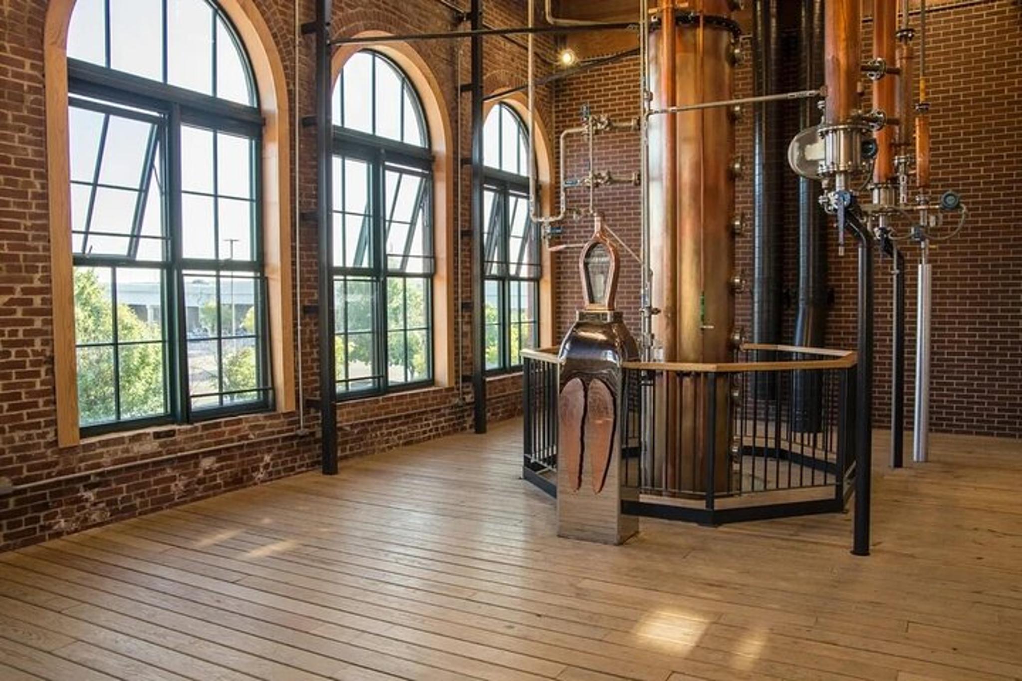 Louisville Bourbon Distillery Tour - Image 4