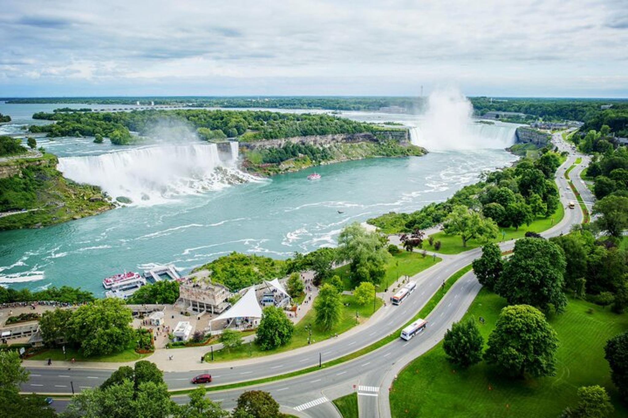 New York to Niagara Falls and Eastern Canada 5-Day Tour - Image 4