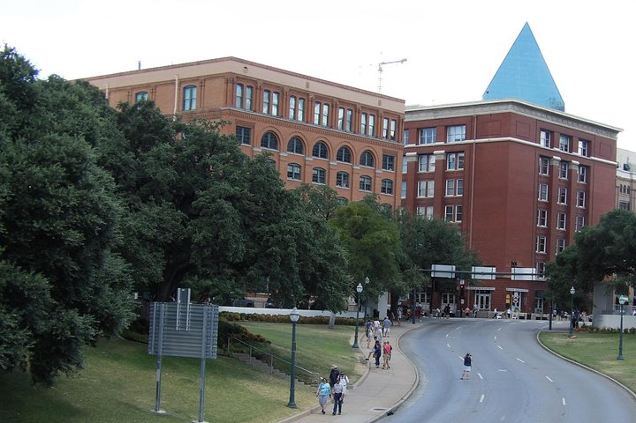 Dallas JFK Assassination Tour with Museum - Image 6