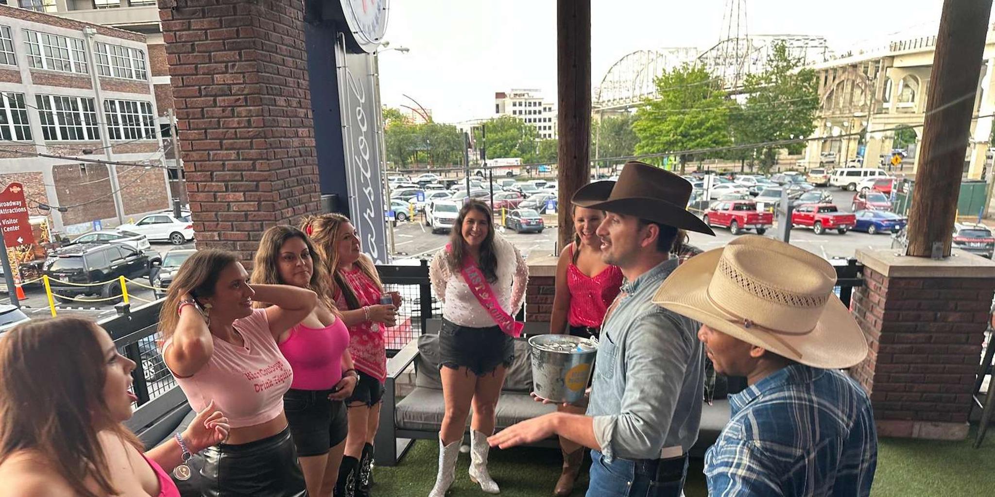 Nashville Broadway Bar Crawl - Image 3