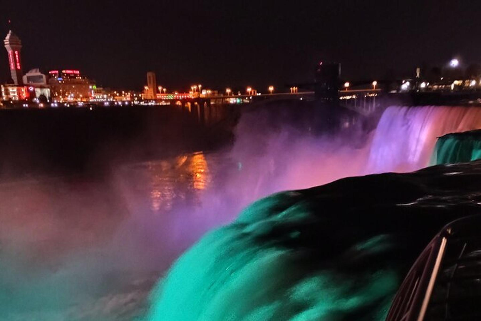 Niagara Falls Fireworks and Lights Boat Tour - Image 5