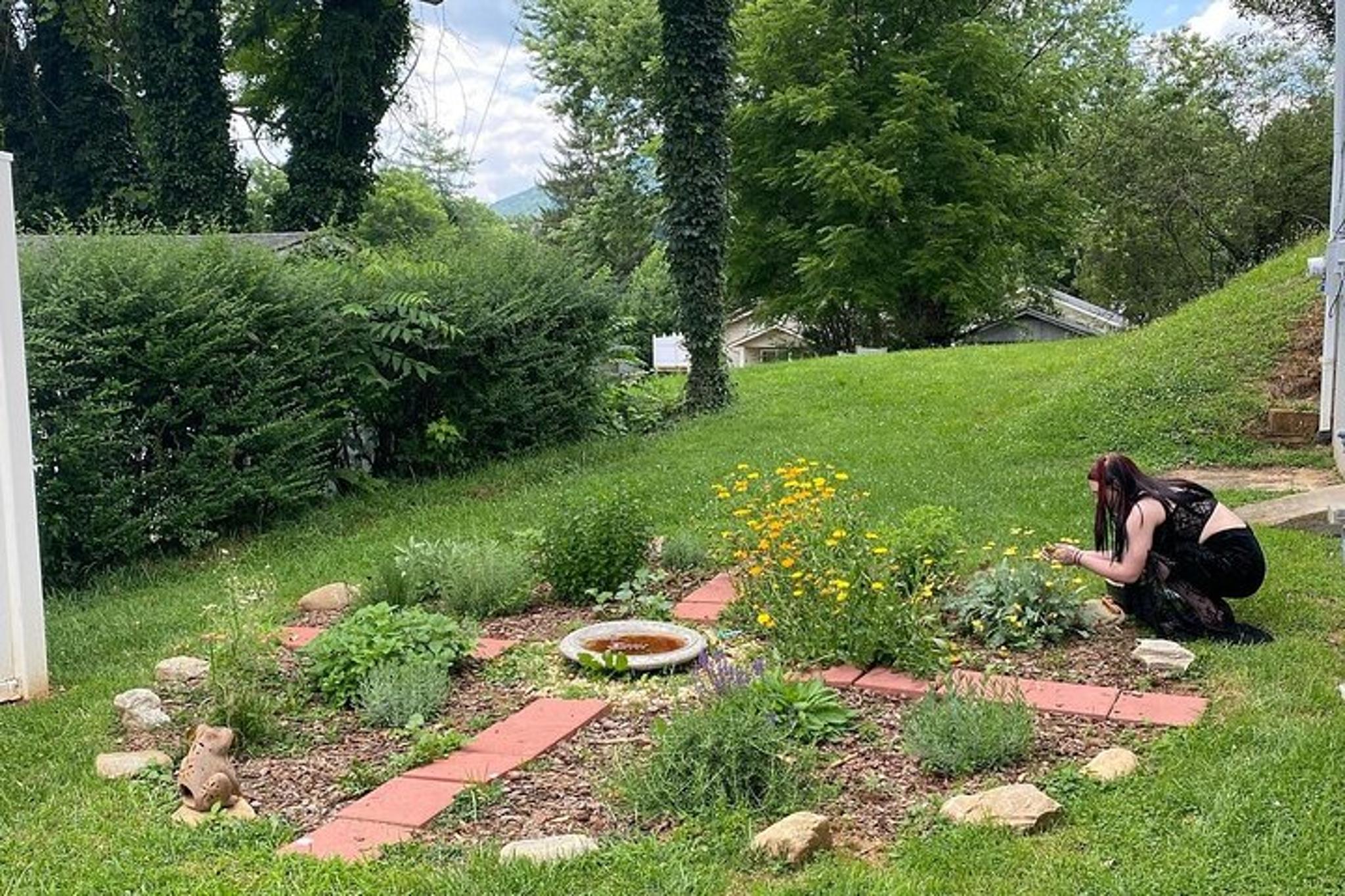 Asheville Smoke Bundle Making Workshop - Image 4