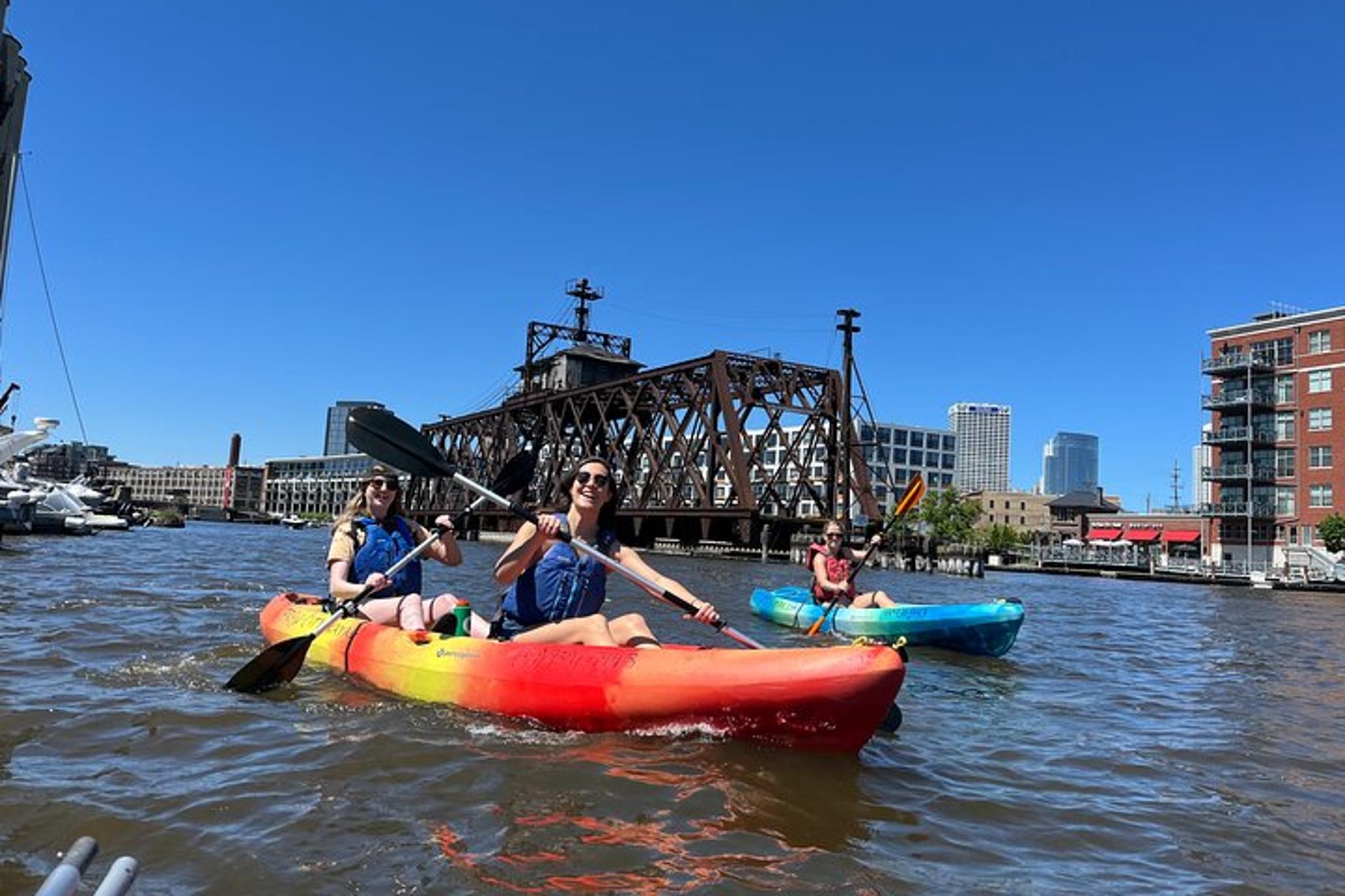 Milwaukee Cheese Curd Kayak Tour - Image 2