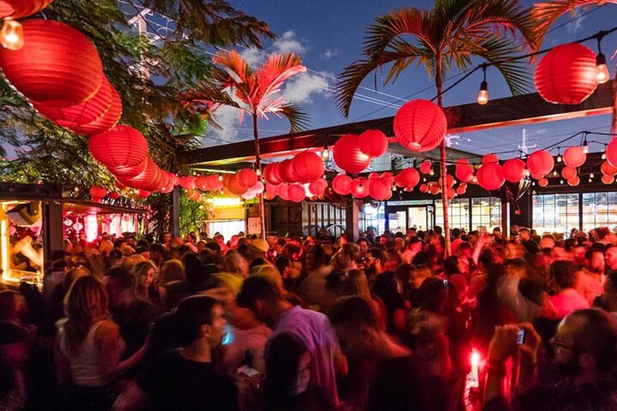 Miami Wynwood Pub Crawl with Free Shots - Image 4