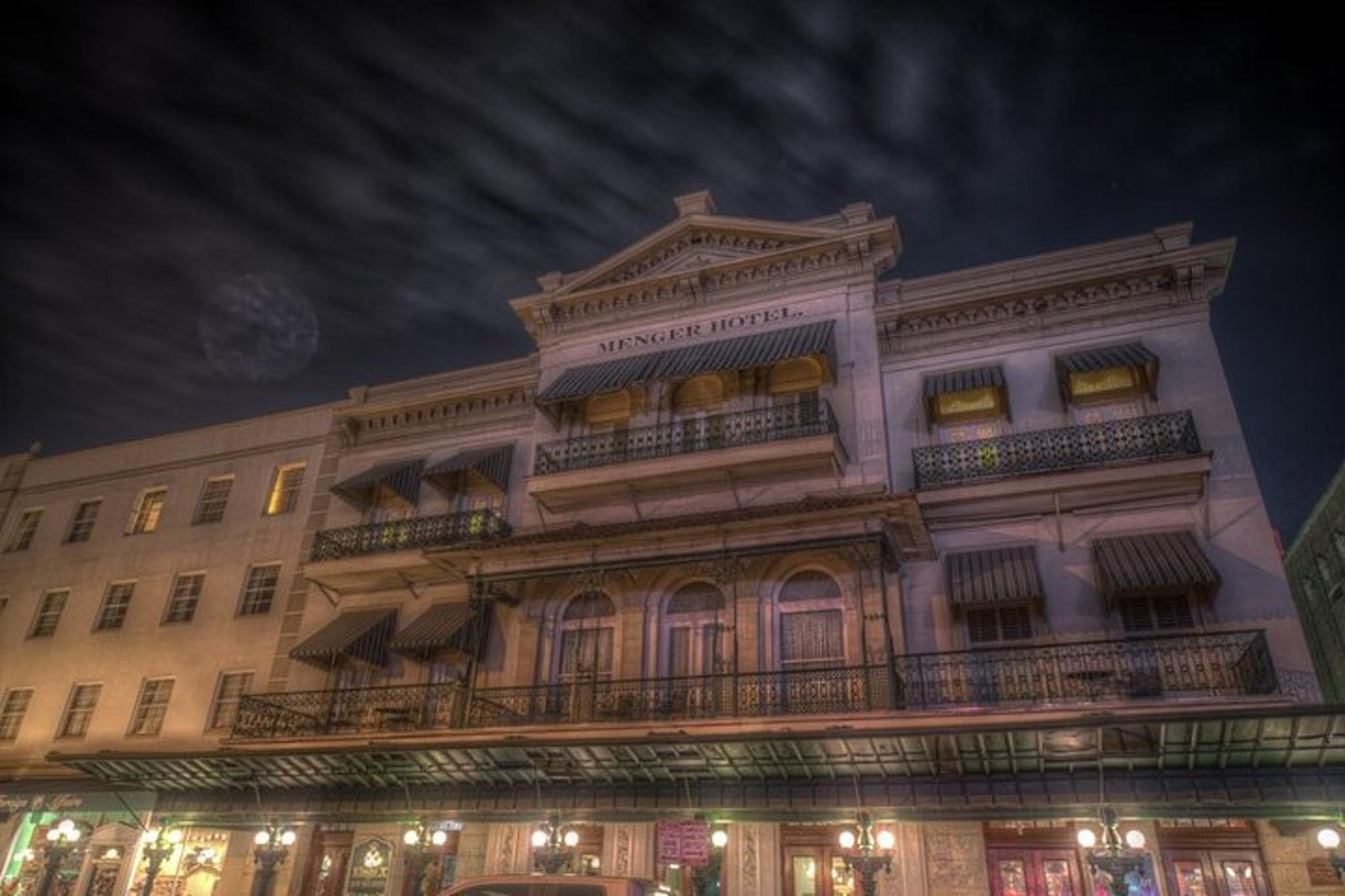 San Antonio Haunted Pub Crawl - Image 1