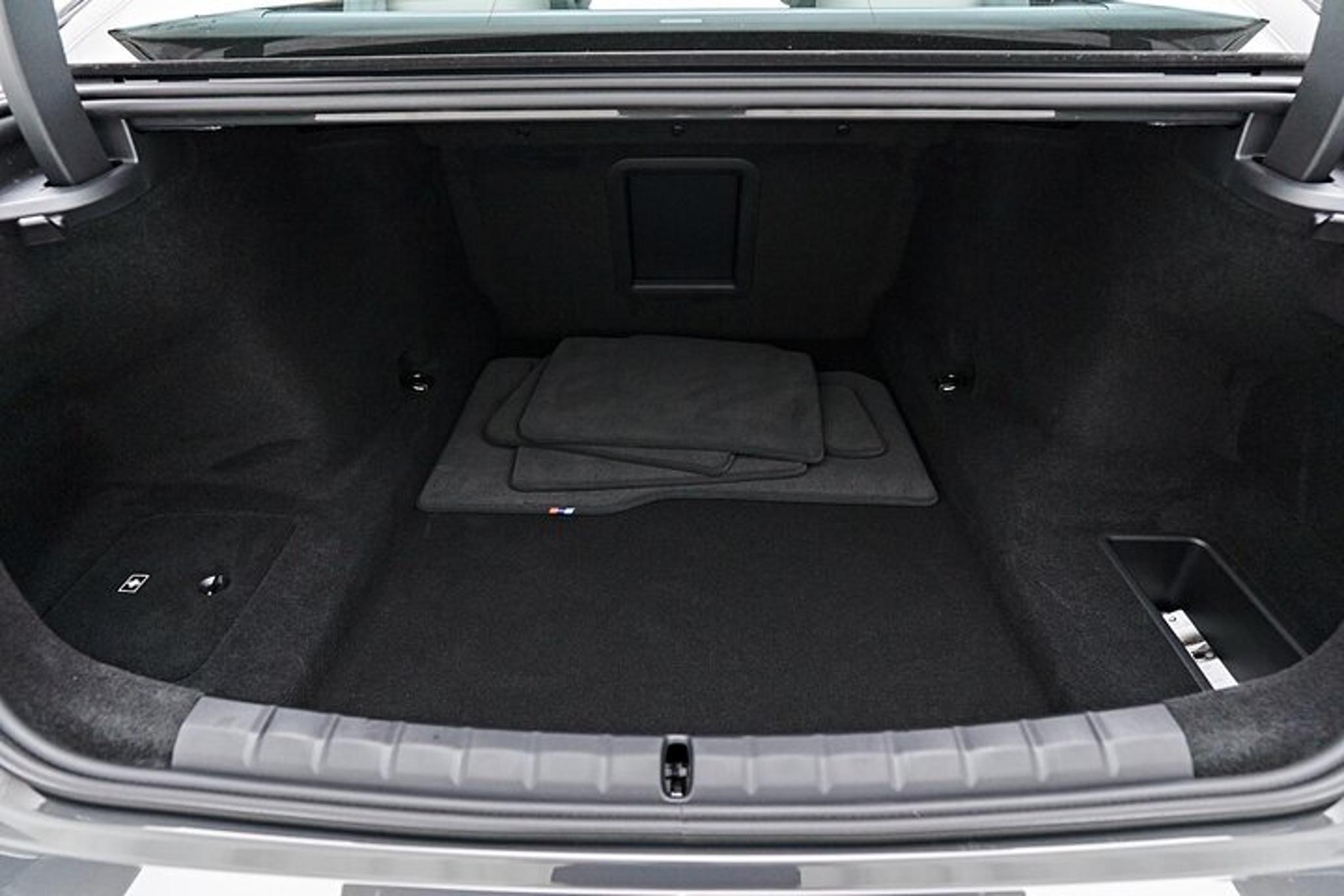 New York Private Sedan Transfer from JFK to Manhattan - Image 5