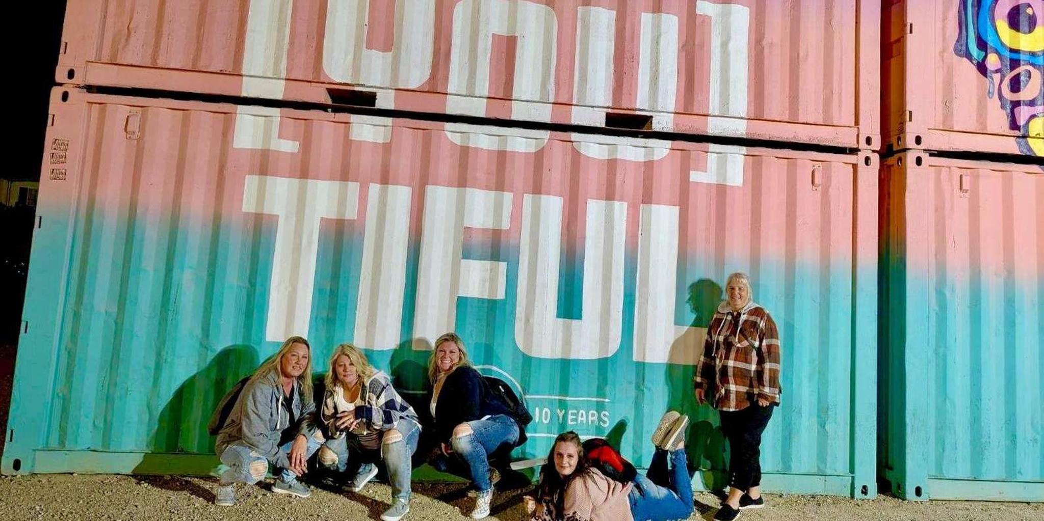 Las Vegas Limo Tour with Meal & Drinks 2 hr - Image 4