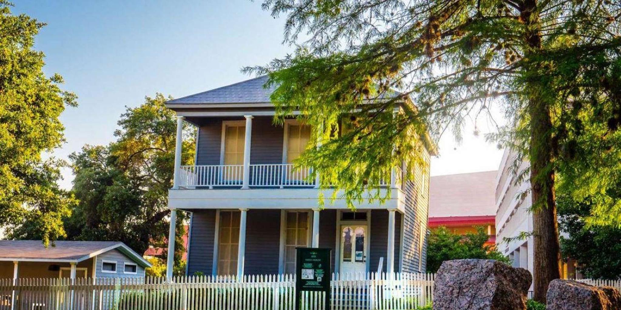 Houston Downtown Walking History Tour 2 hr - Image 3