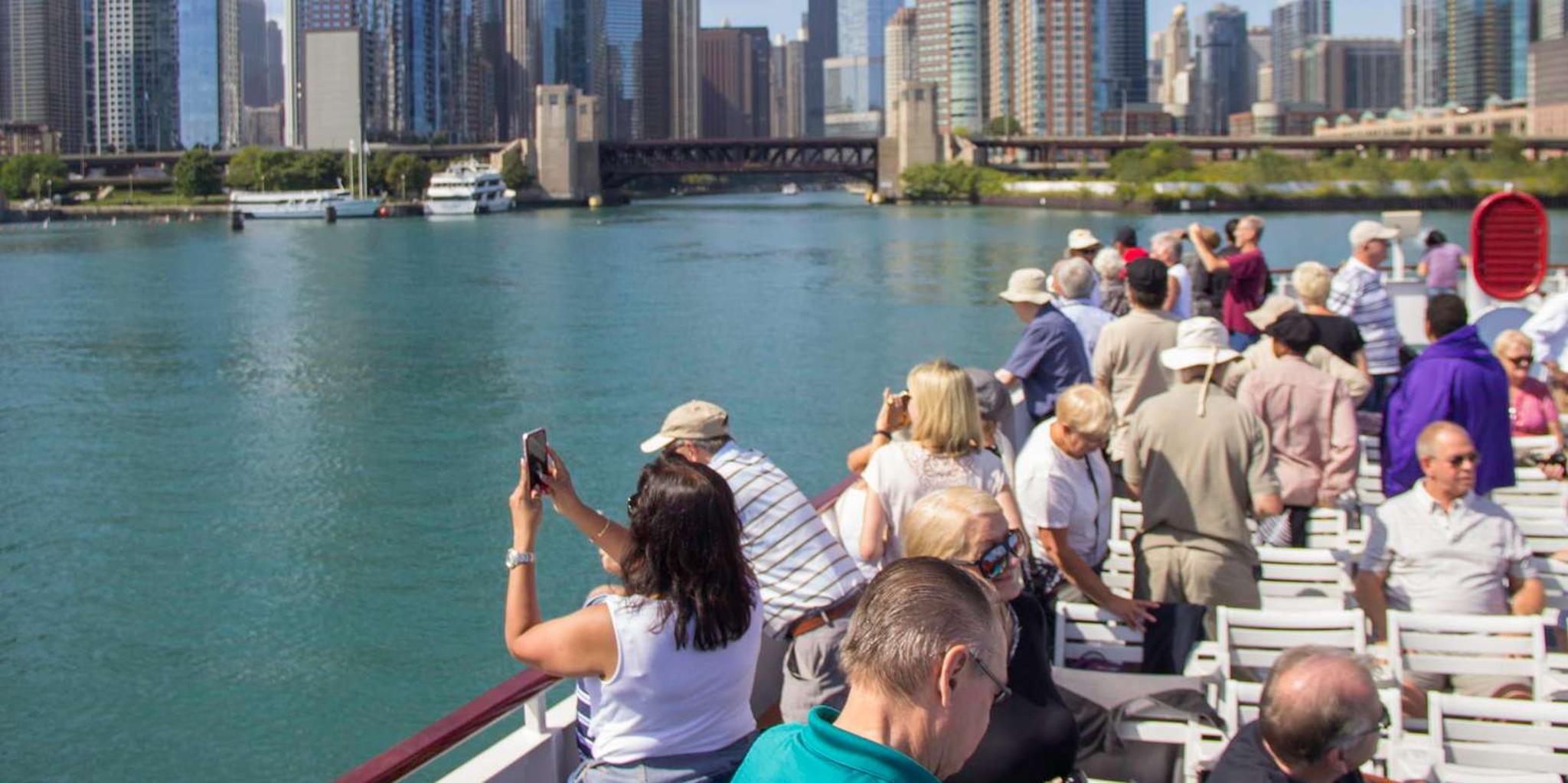 Chicago Architecture River Cruise 45 min - Image 4