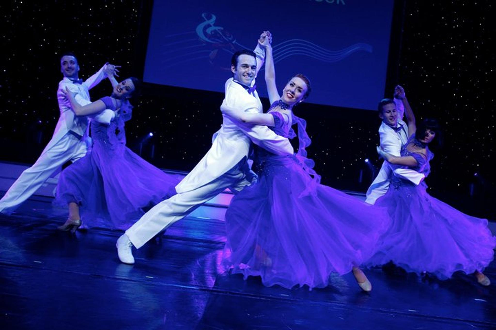 Branson Christmas Show - Image 3