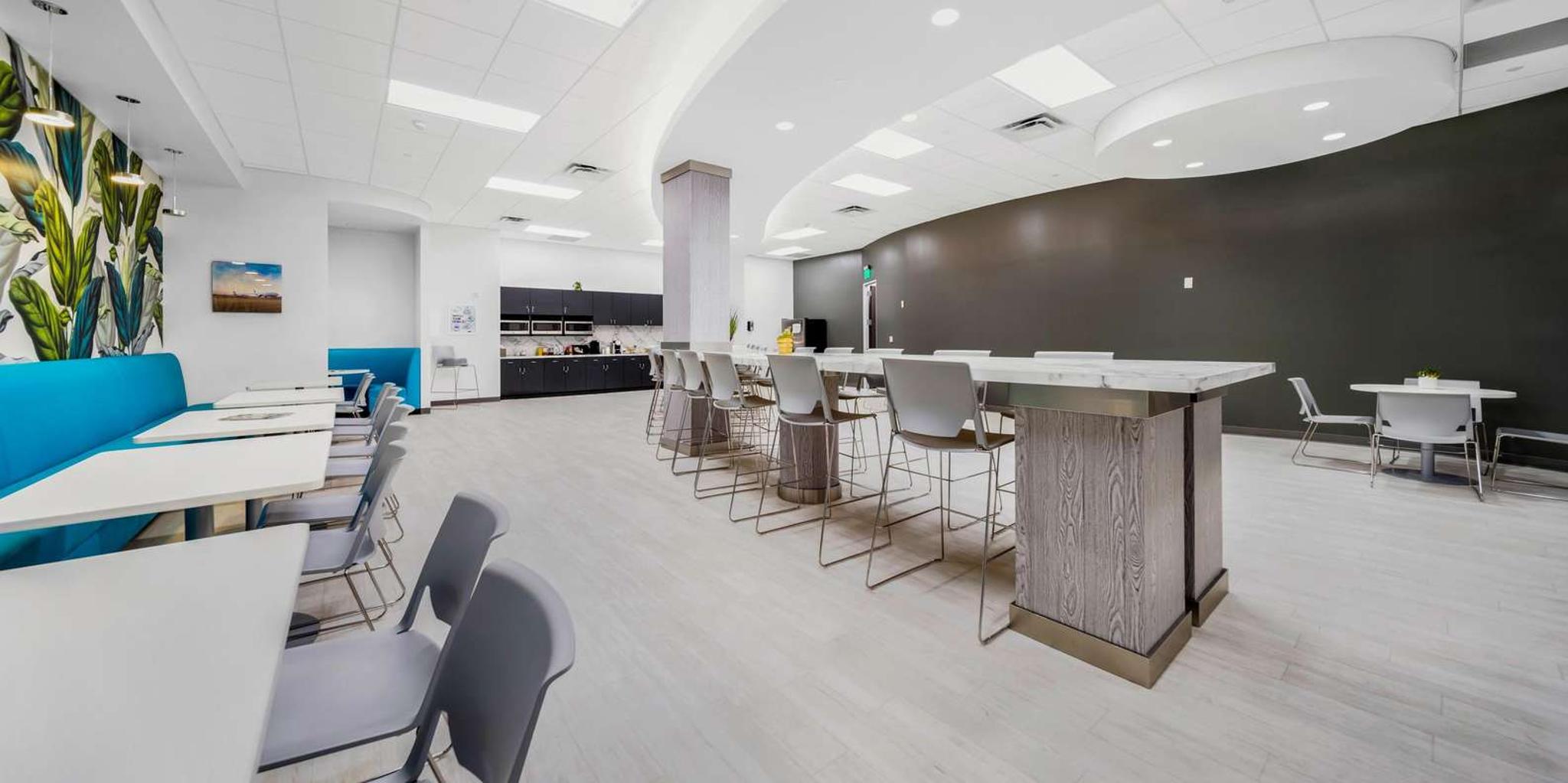 Miami Cruise Lounge Access with Luggage Storage - Image 6