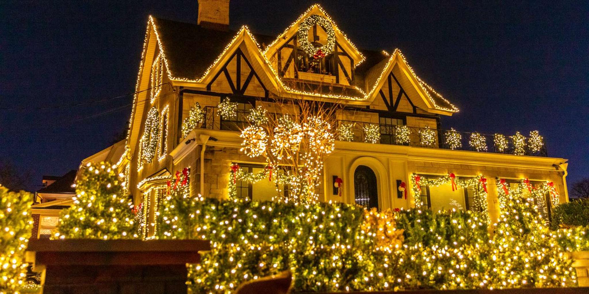 New York Dyker Heights Christmas Lights Tour - Image 2
