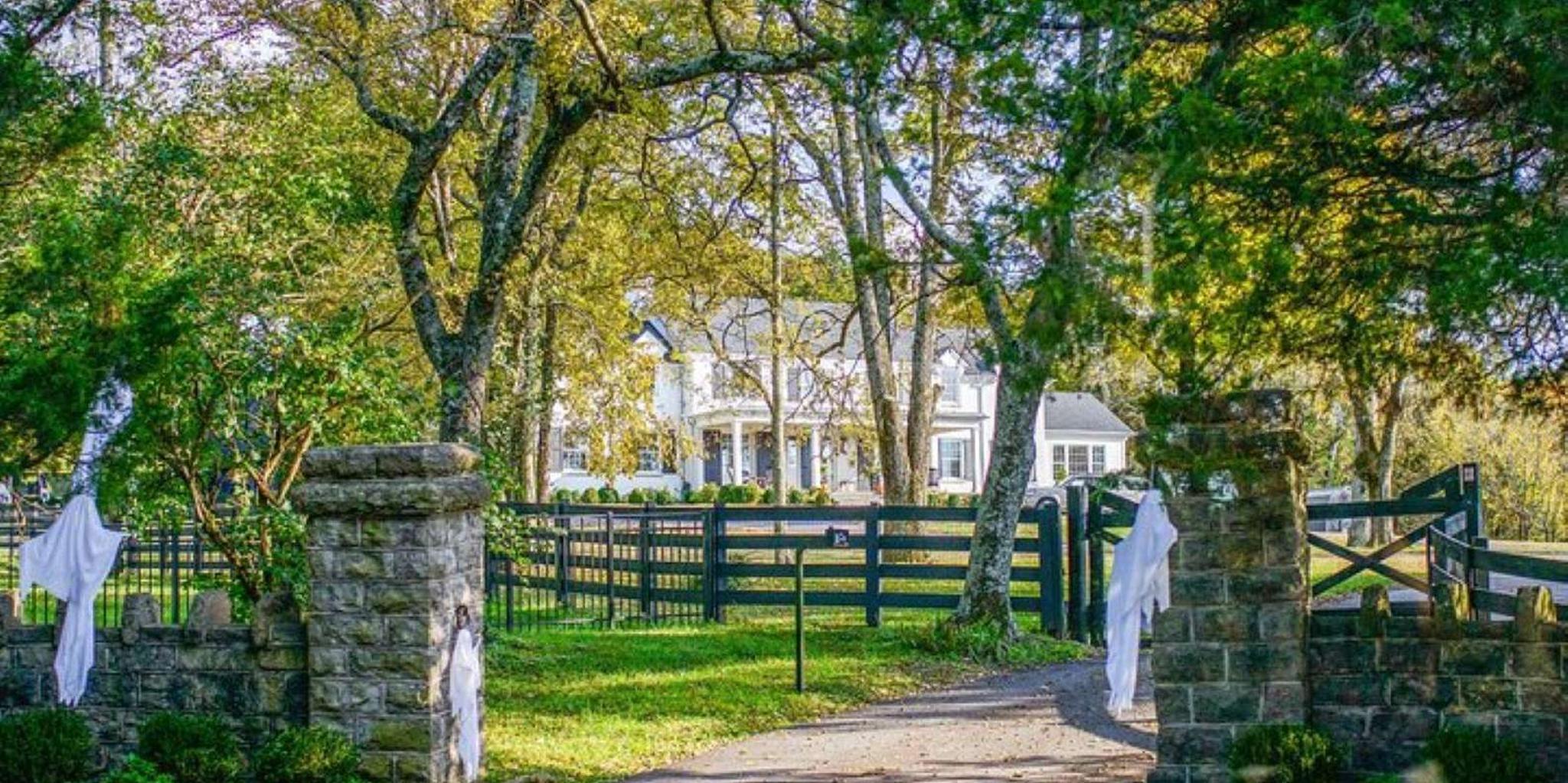 Nashville Homes of the Stars Bus Tour - Image 3