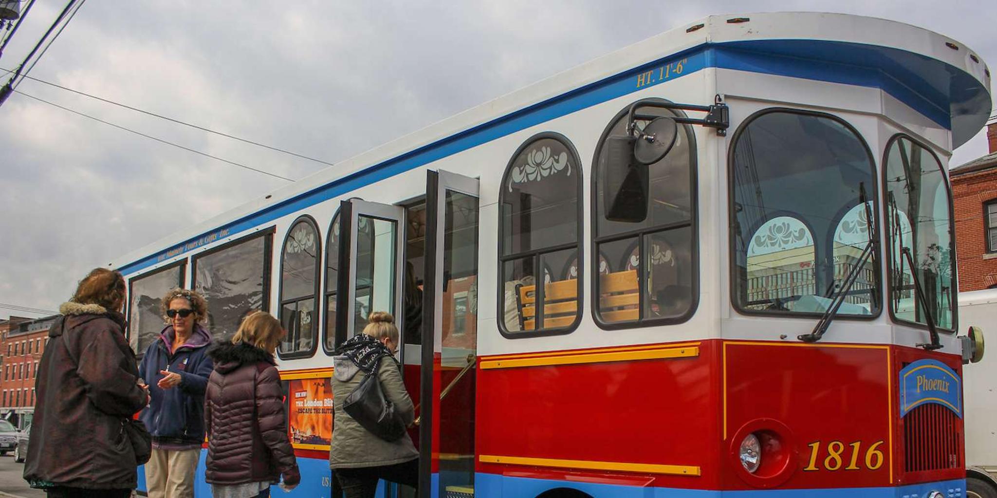 Portland City Trolley Tour with Lighthouse Stop - Image 3