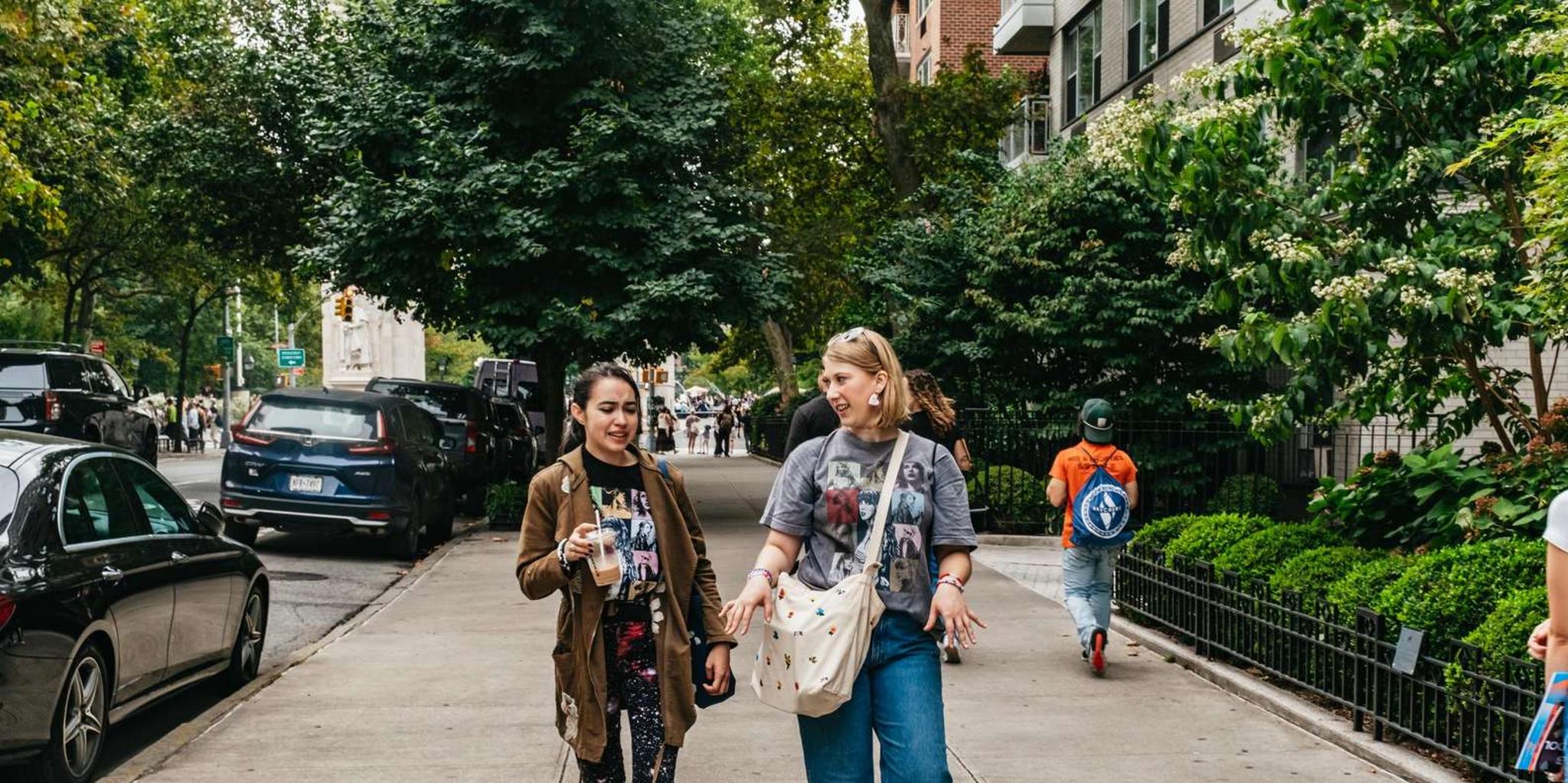 New York Taylor Swift Hotspots Walking Tour - Image 3