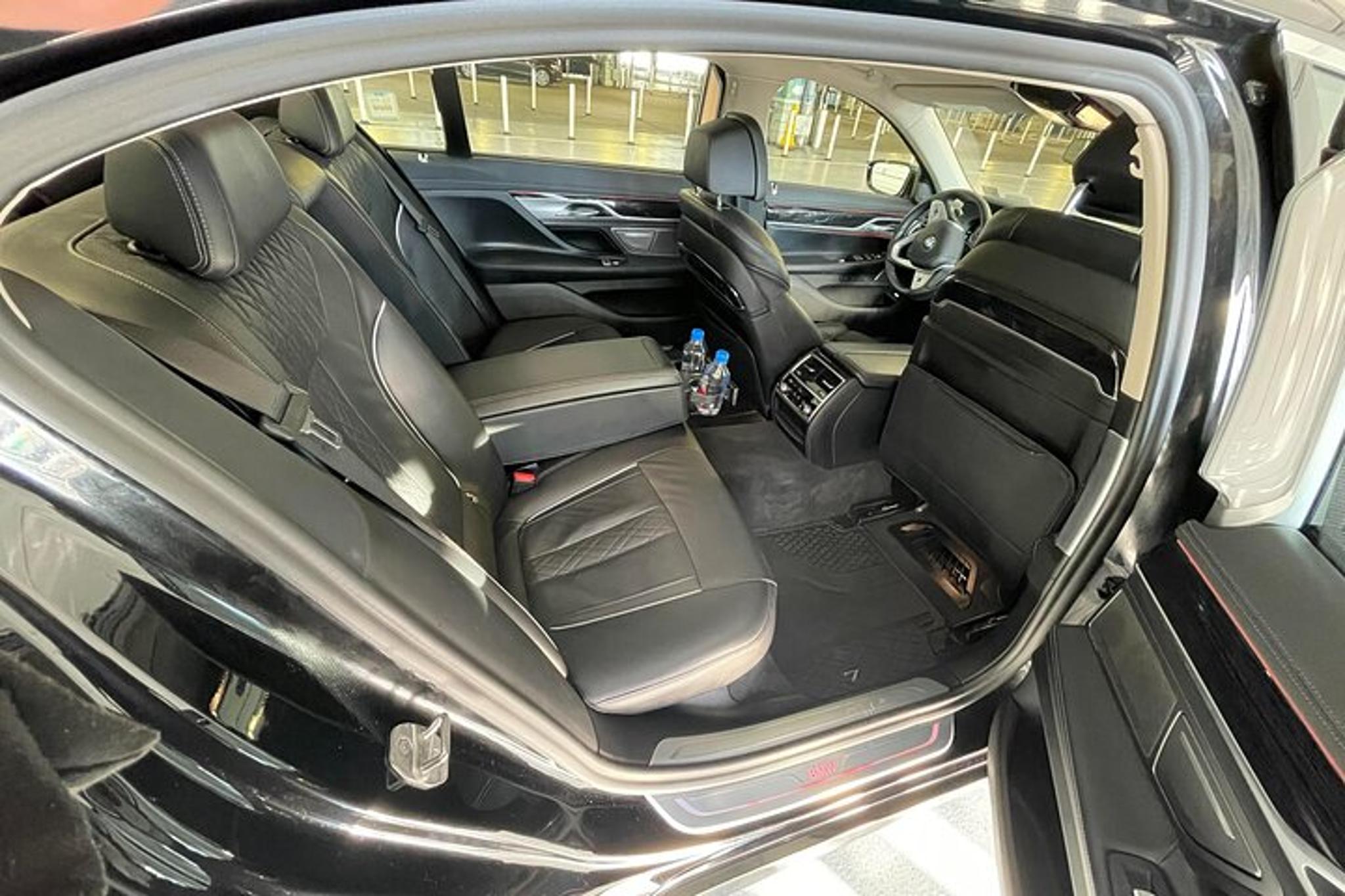 Manhattan Airport Transfer - Image 6