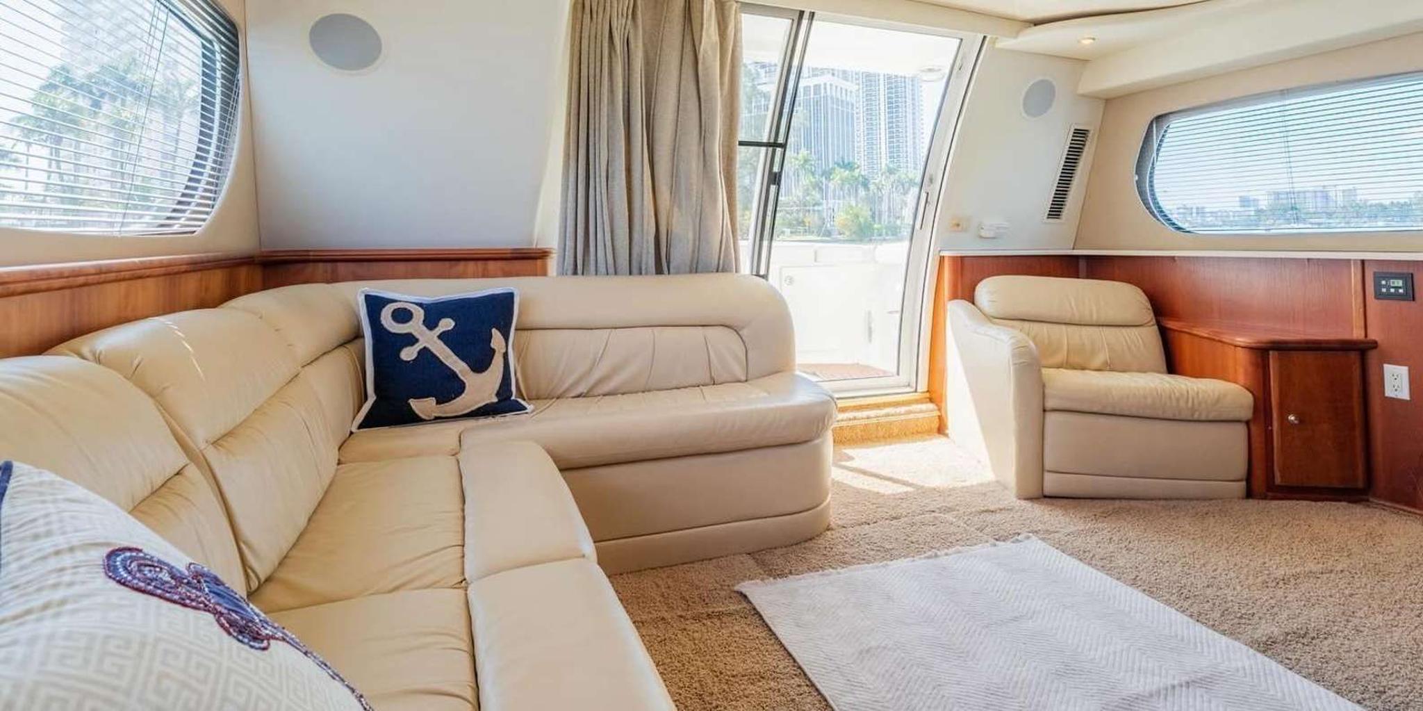 Miami Private Yacht Rental with Captain 2 hr - Image 4