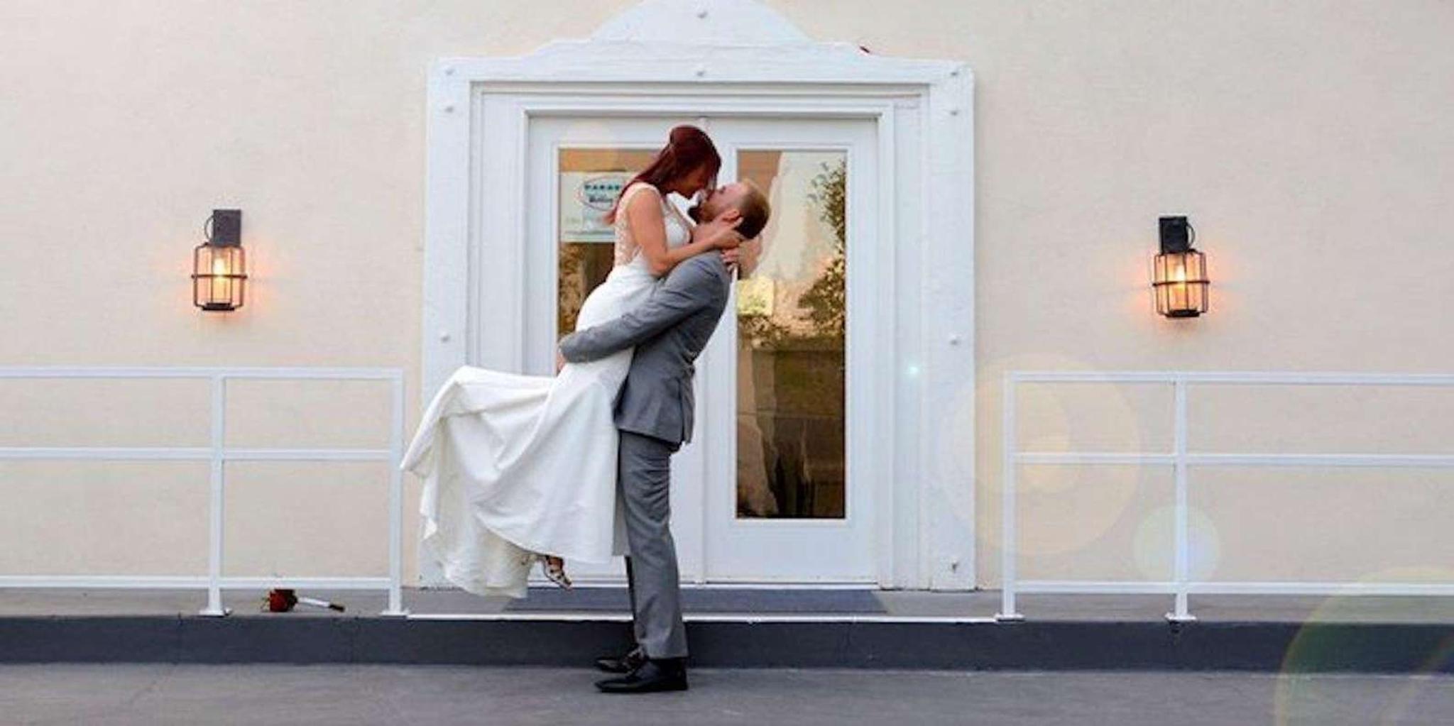 Las Vegas Quickie Wedding at Paradise Chapel