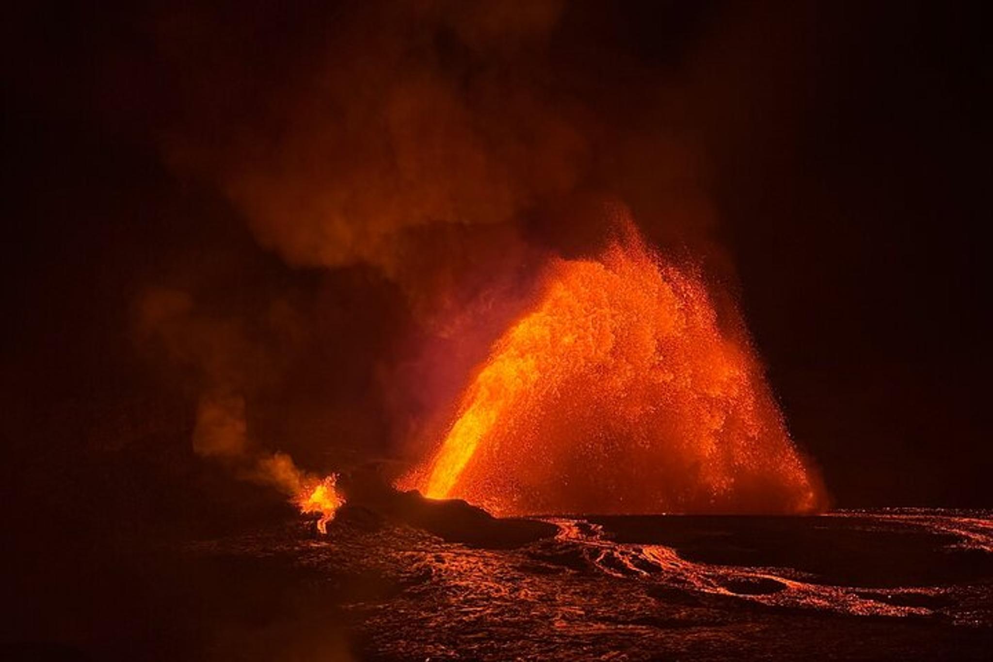 Kīlauea Hike and Lava Gazing - Image 2