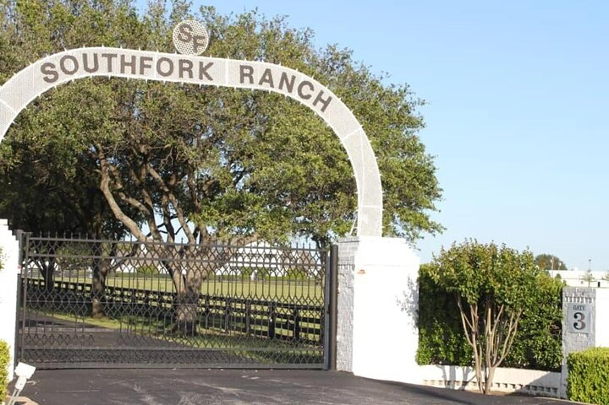 Dallas Southfork Ranch Limousine Tour - Image 2