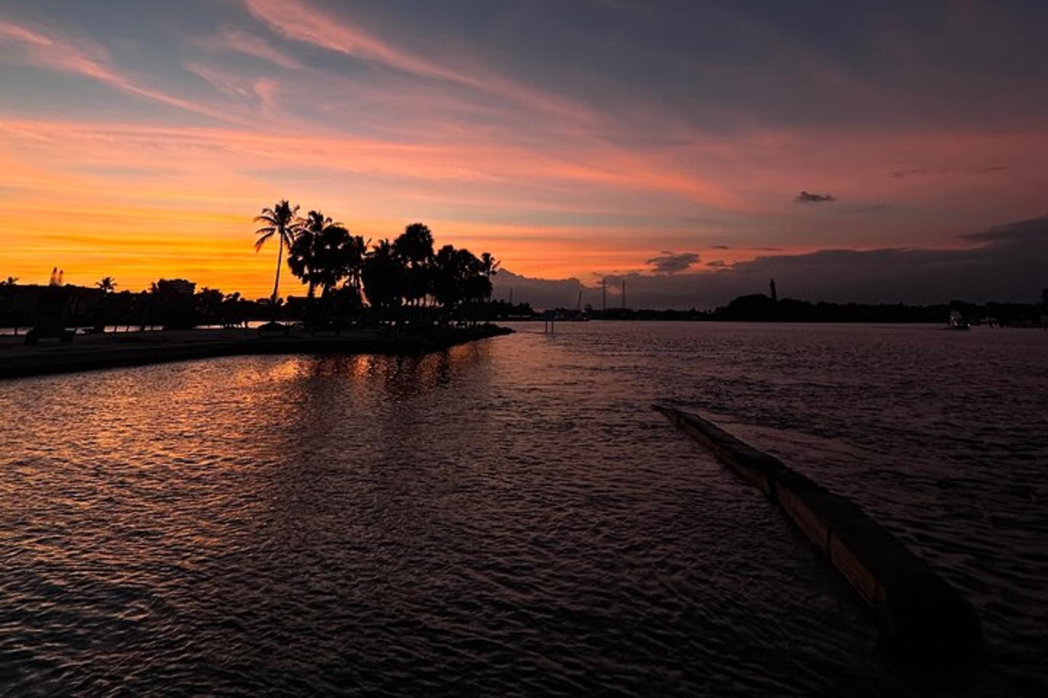Jupiter Island Clear Kayak Tour at Sunset - Image 2