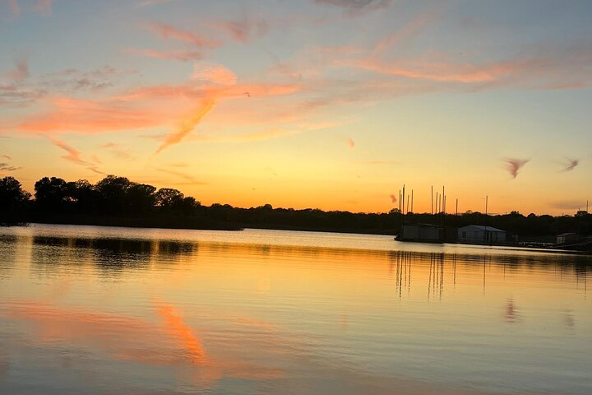 Grapevine Lake Guided Kayaking Tour at Sunset - Image 6