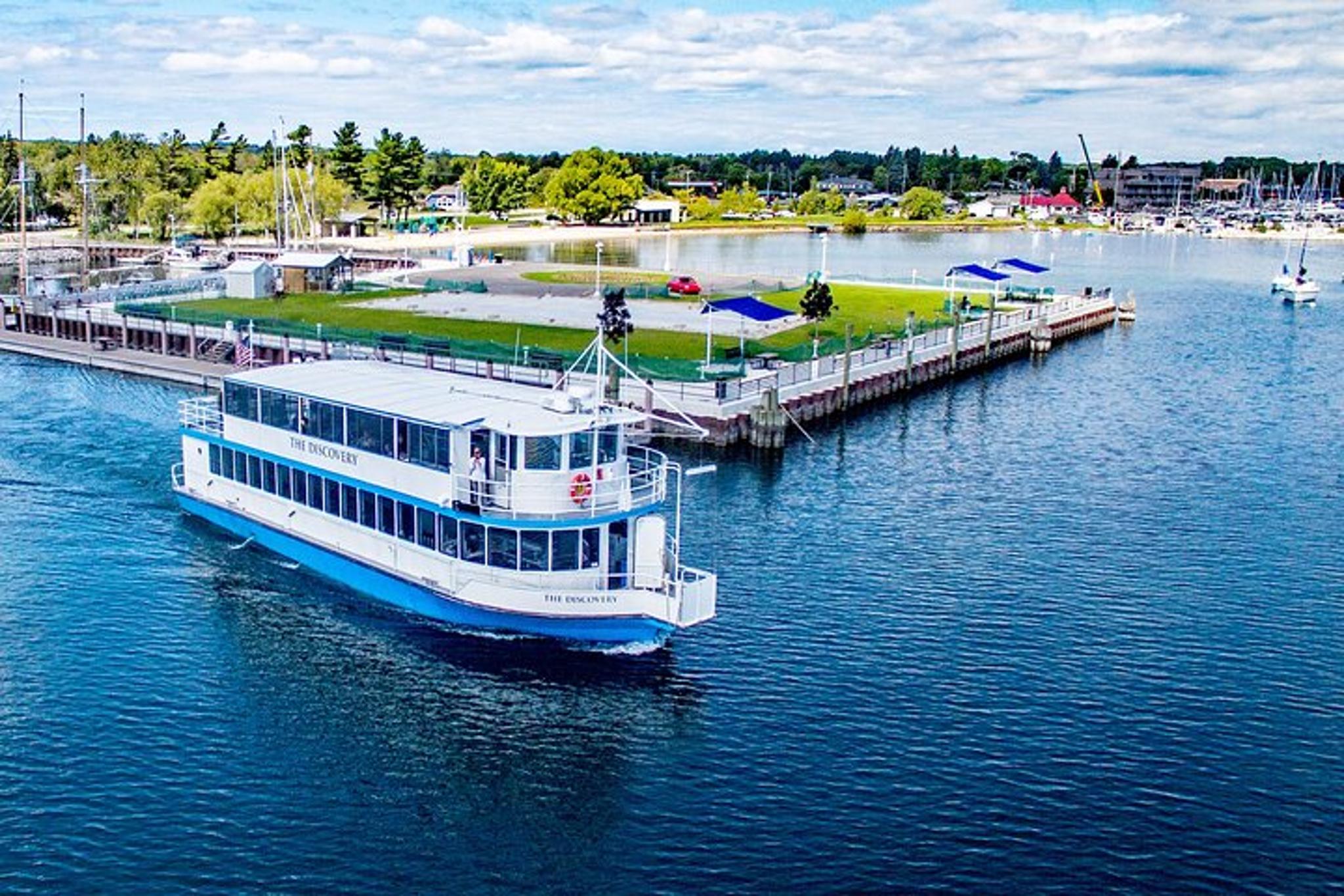 Traverse City Sunset Cruise on West Grand Traverse Bay - Image 5