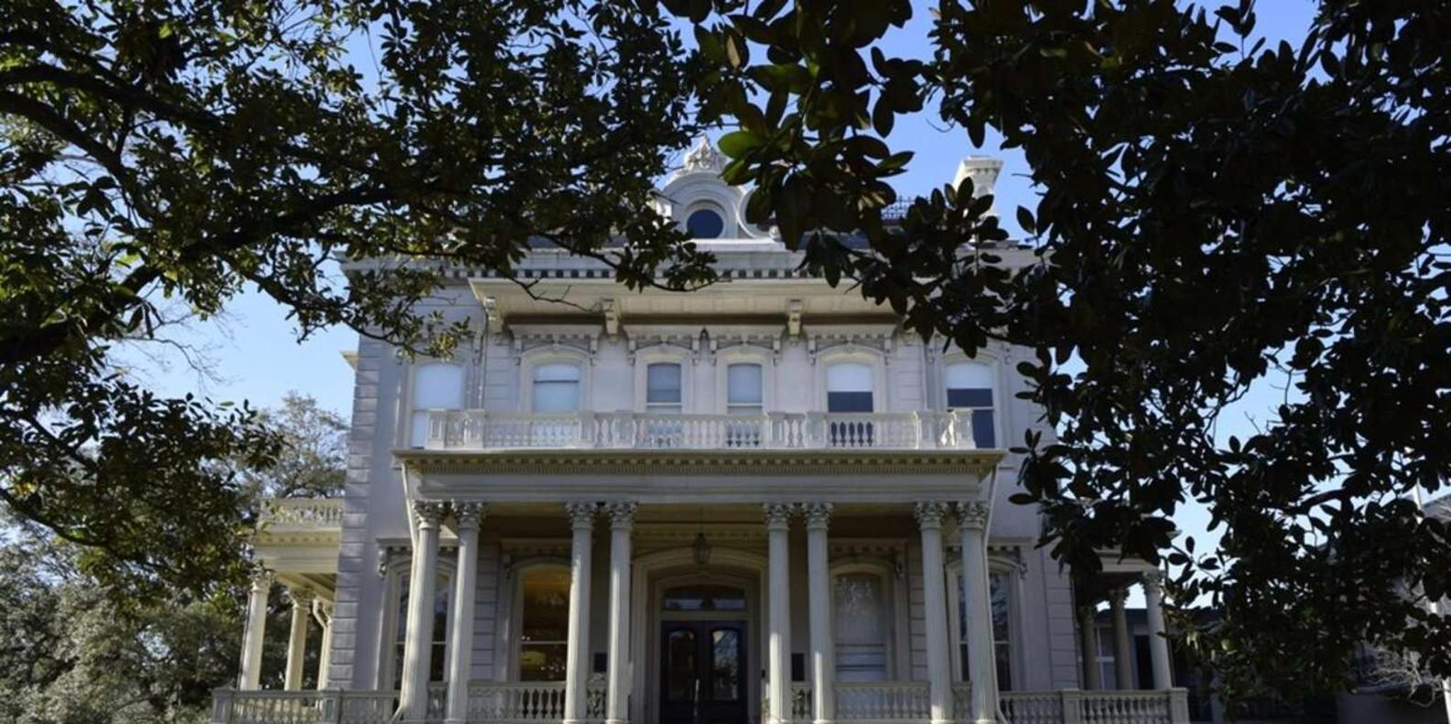 New Orleans Garden District Walking Tour