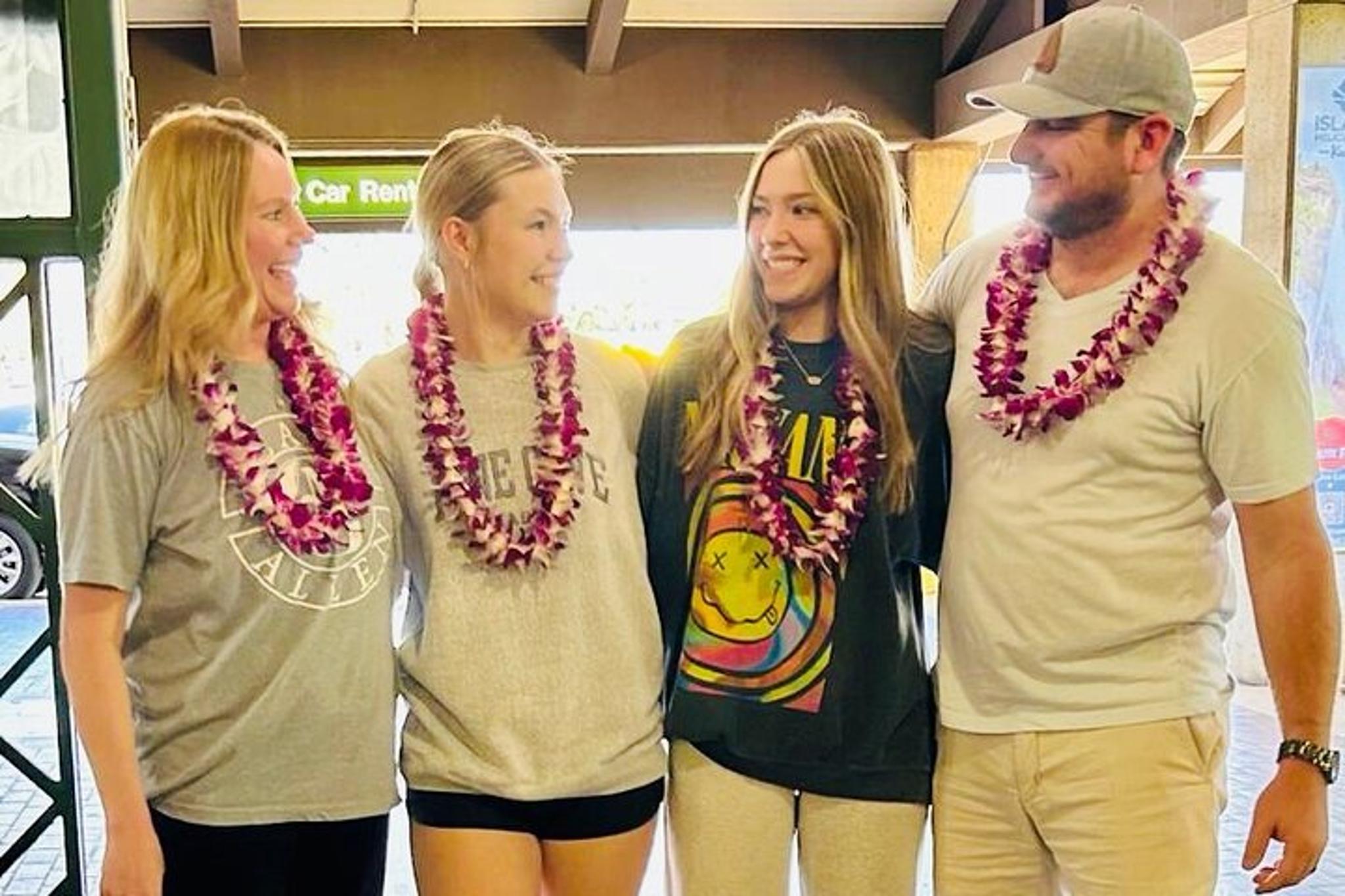 Kauai Lei Greeting at Lihue Airport 15 min - Image 3