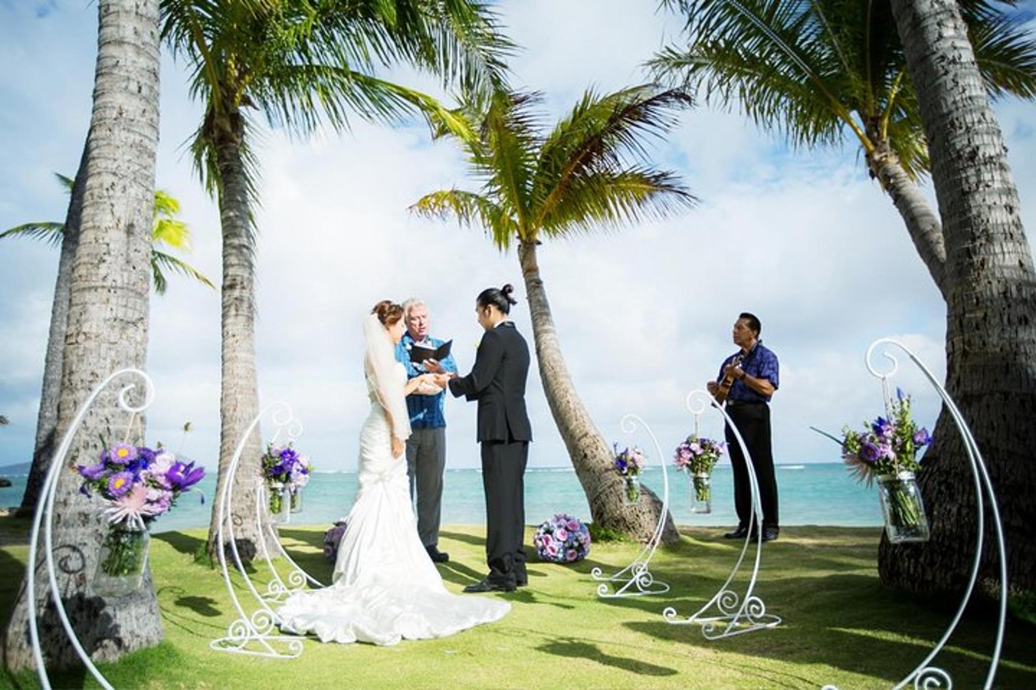 Honolulu Beach Wedding and Photo Session - Image 3